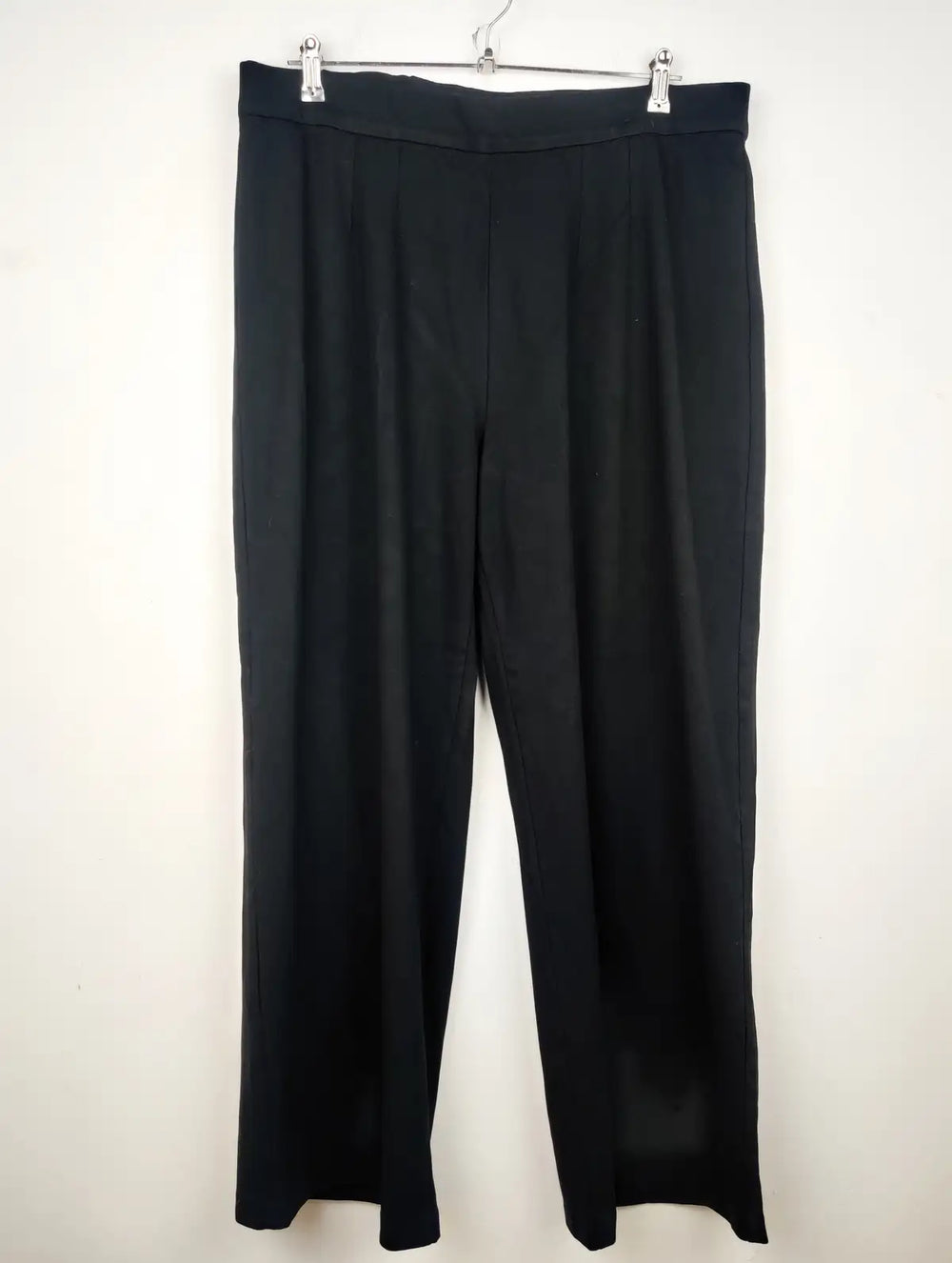 Buy online pre-used pre-loved 100% authentic & Original branded Unknown Brand (TT-1312) available in Pakistan. Top international brands avilable.