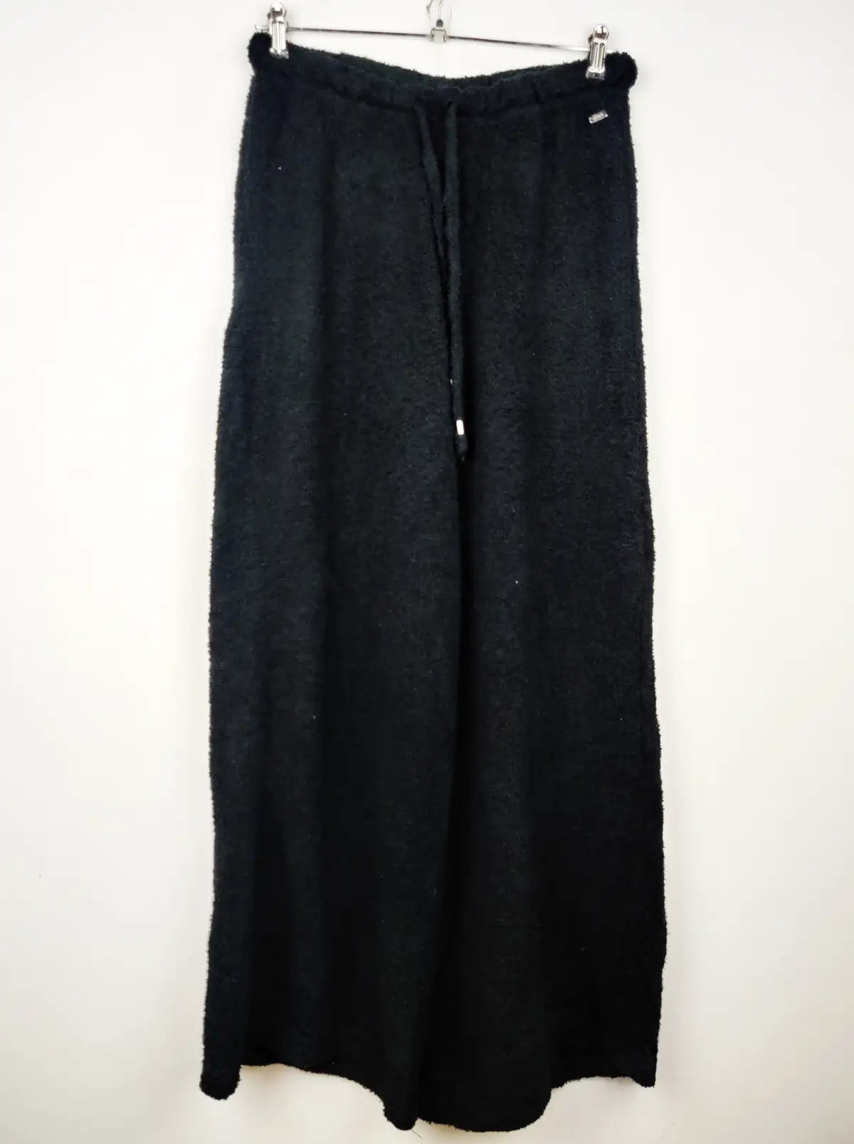 Buy online pre-used pre-loved 100% authentic & Original branded F&F (TT-1318) available in Pakistan. Top international brands avilable.