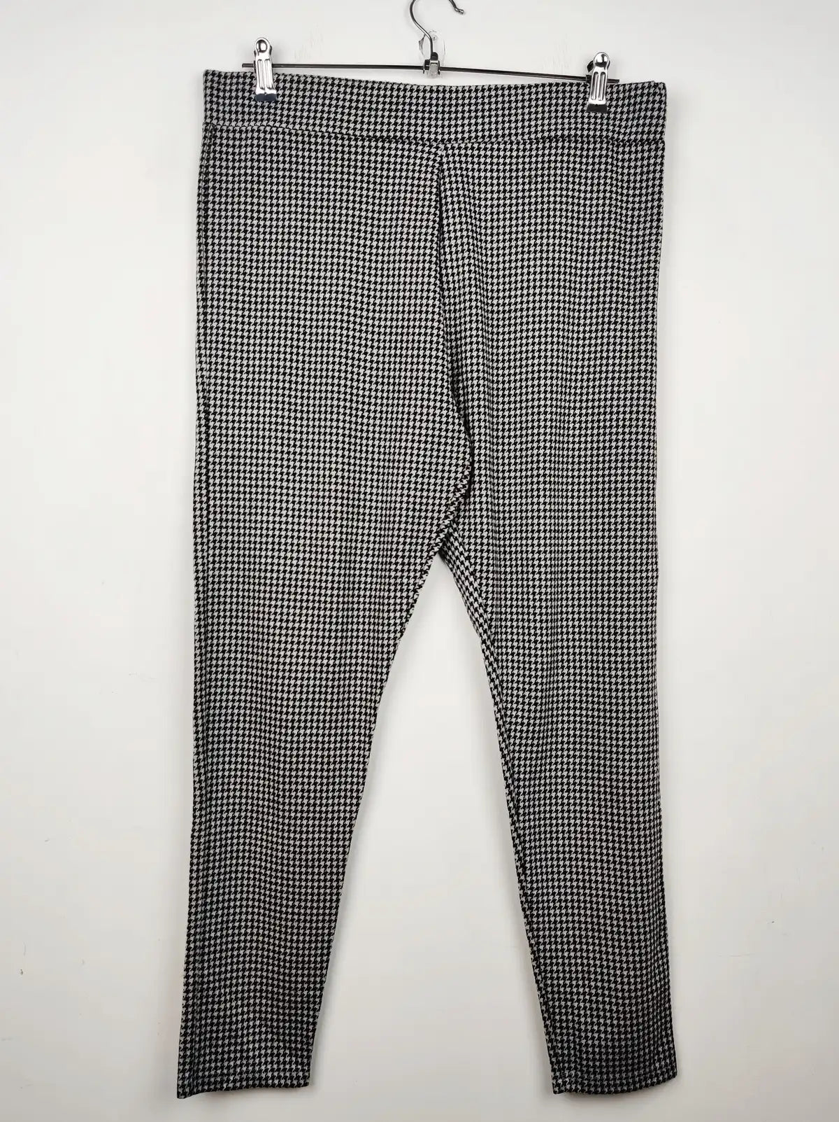 Buy online pre-used pre-loved 100% authentic & Original branded M&Co (TT-1322) available in Pakistan. Top international brands avilable.