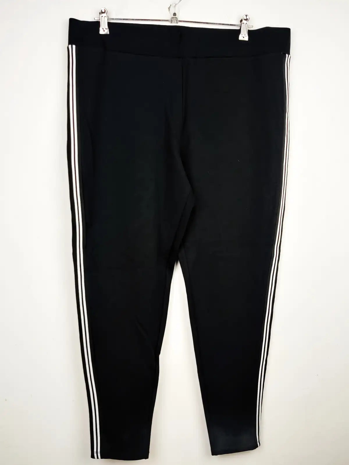 Buy online pre-used pre-loved 100% authentic & Original branded Marks & Spencer (TT-1334) available in Pakistan. Top international brands avilable.