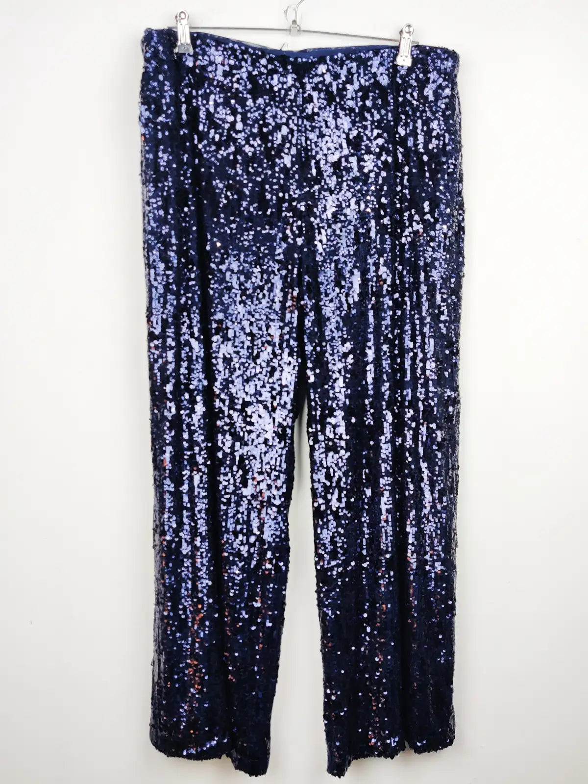 Buy online pre-used pre-loved 100% authentic & Original branded Marks & Spencer (TT-1345) available in Pakistan. Top international brands avilable.