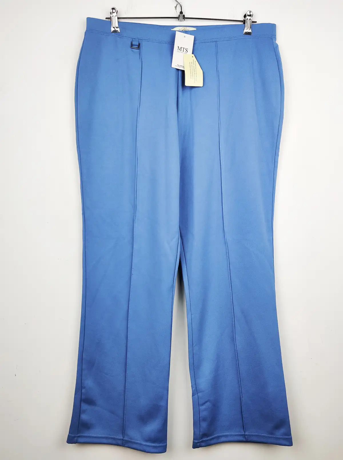 Buy online pre-used pre-loved 100% authentic & Original branded Classics (TT-1366) available in Pakistan. Top international brands avilable.