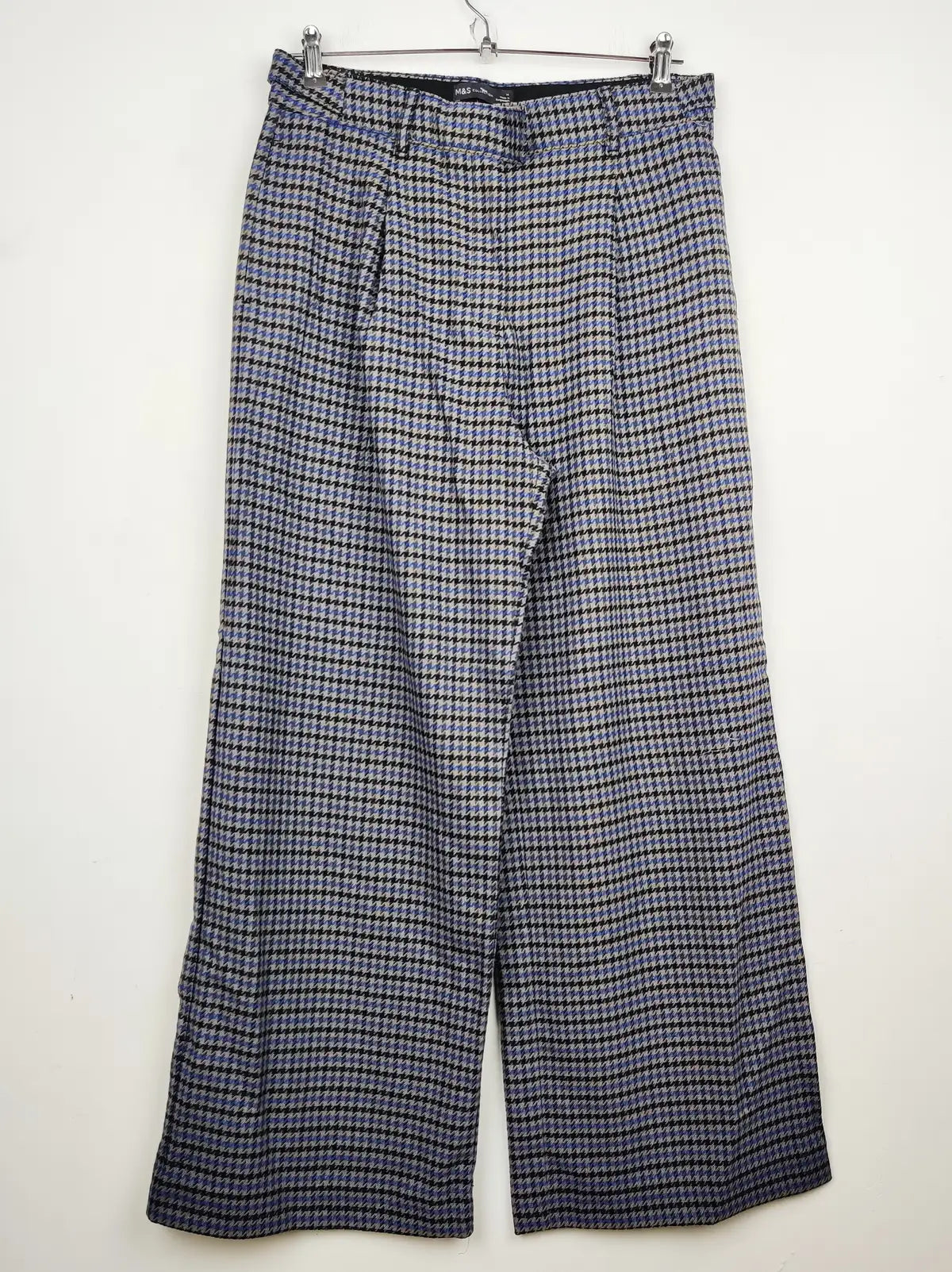 Buy online pre-used pre-loved 100% authentic & Original branded Marks & Spencer (TT-1386) available in Pakistan. Top international brands avilable.