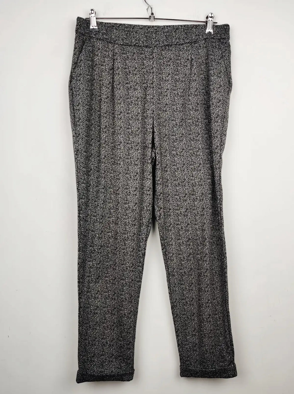 Buy online pre-used pre-loved 100% authentic & Original branded F&F (TT-1397) available in Pakistan. Top international brands avilable.