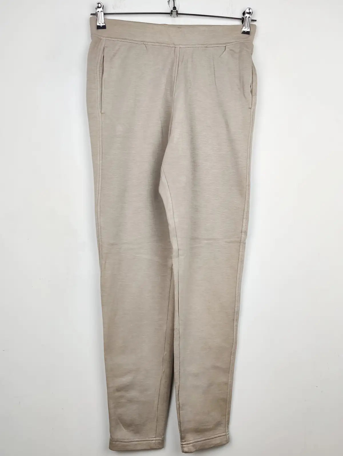 Buy online pre-used pre-loved 100% authentic & Original branded Uniqlo (TT-1401) available in Pakistan. Top international brands avilable.