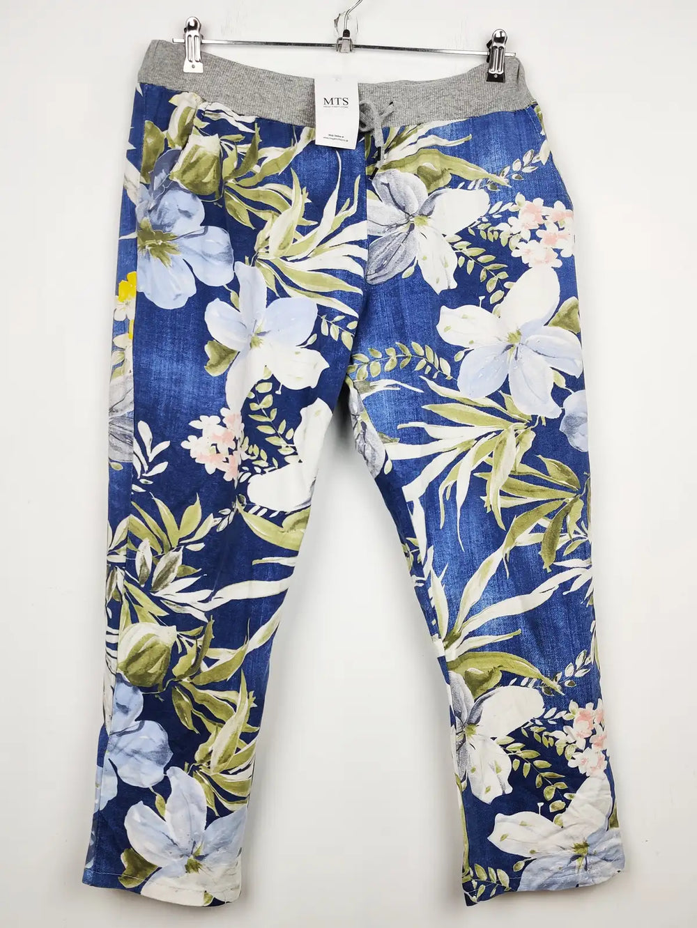 Buy online pre-used pre-loved 100% authentic & Original branded Unknown Brand (TT-1412) available in Pakistan. Top international brands avilable.