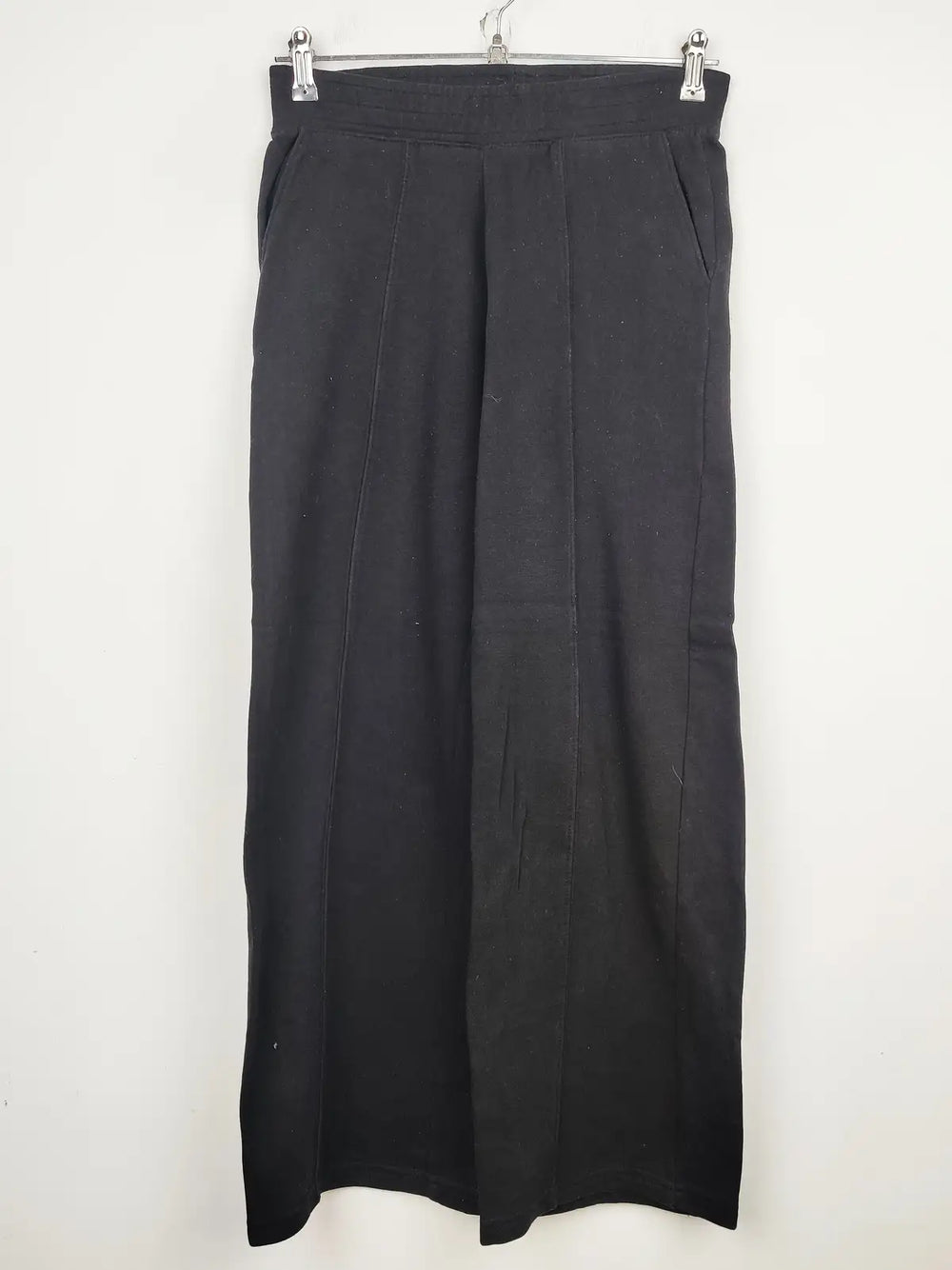 Buy online pre-used pre-loved 100% authentic & Original branded H&M (TT-1423) available in Pakistan. Top international brands avilable.