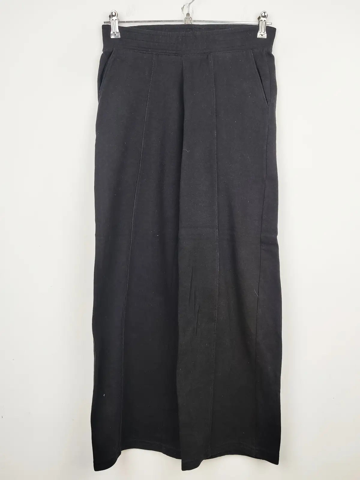 Buy online pre-used pre-loved 100% authentic & Original branded H&M (TT-1423) available in Pakistan. Top international brands avilable.