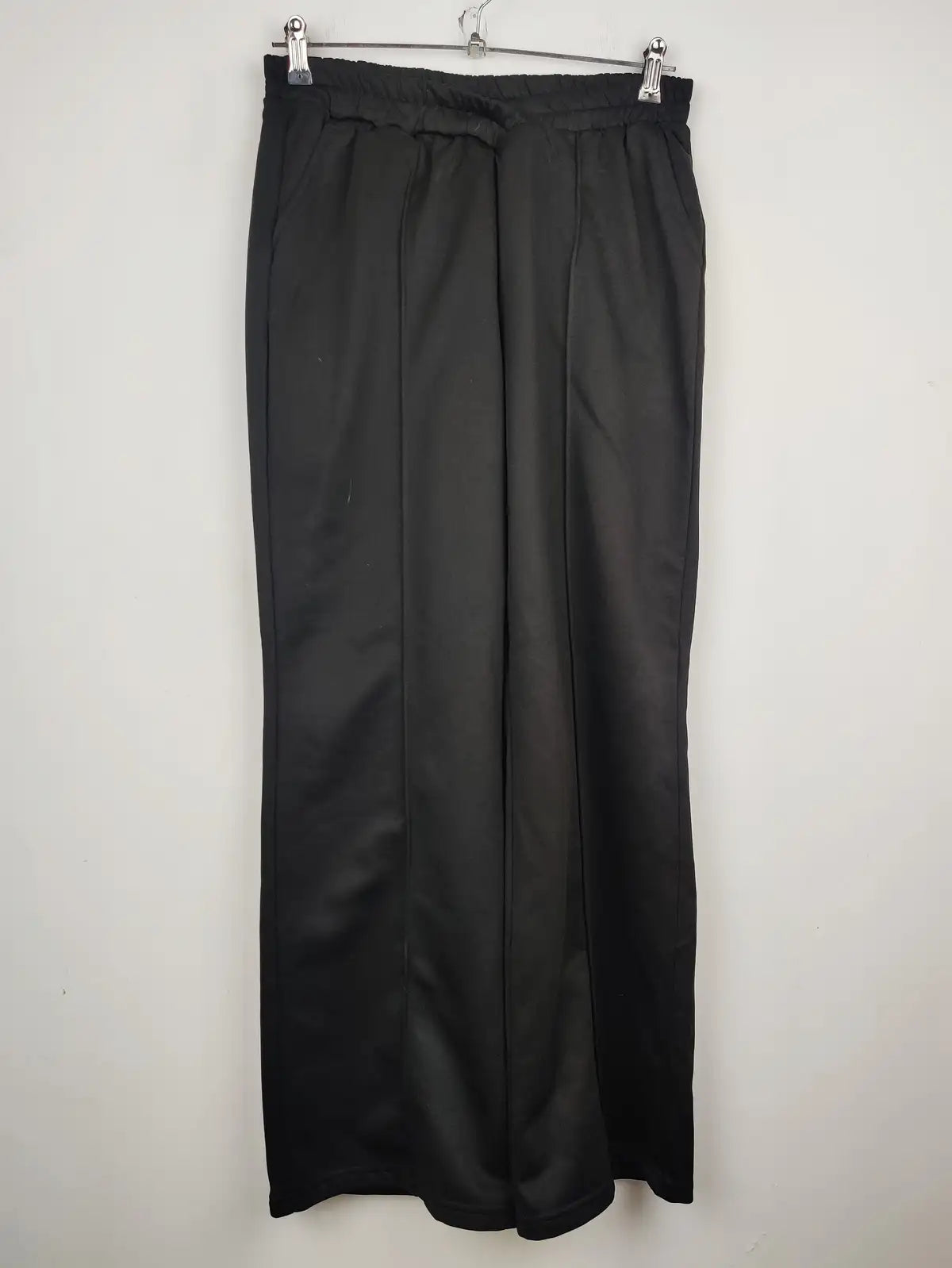 Buy online pre-used pre-loved 100% authentic & Original branded Emery Rose (TT-1425) available in Pakistan. Top international brands avilable.