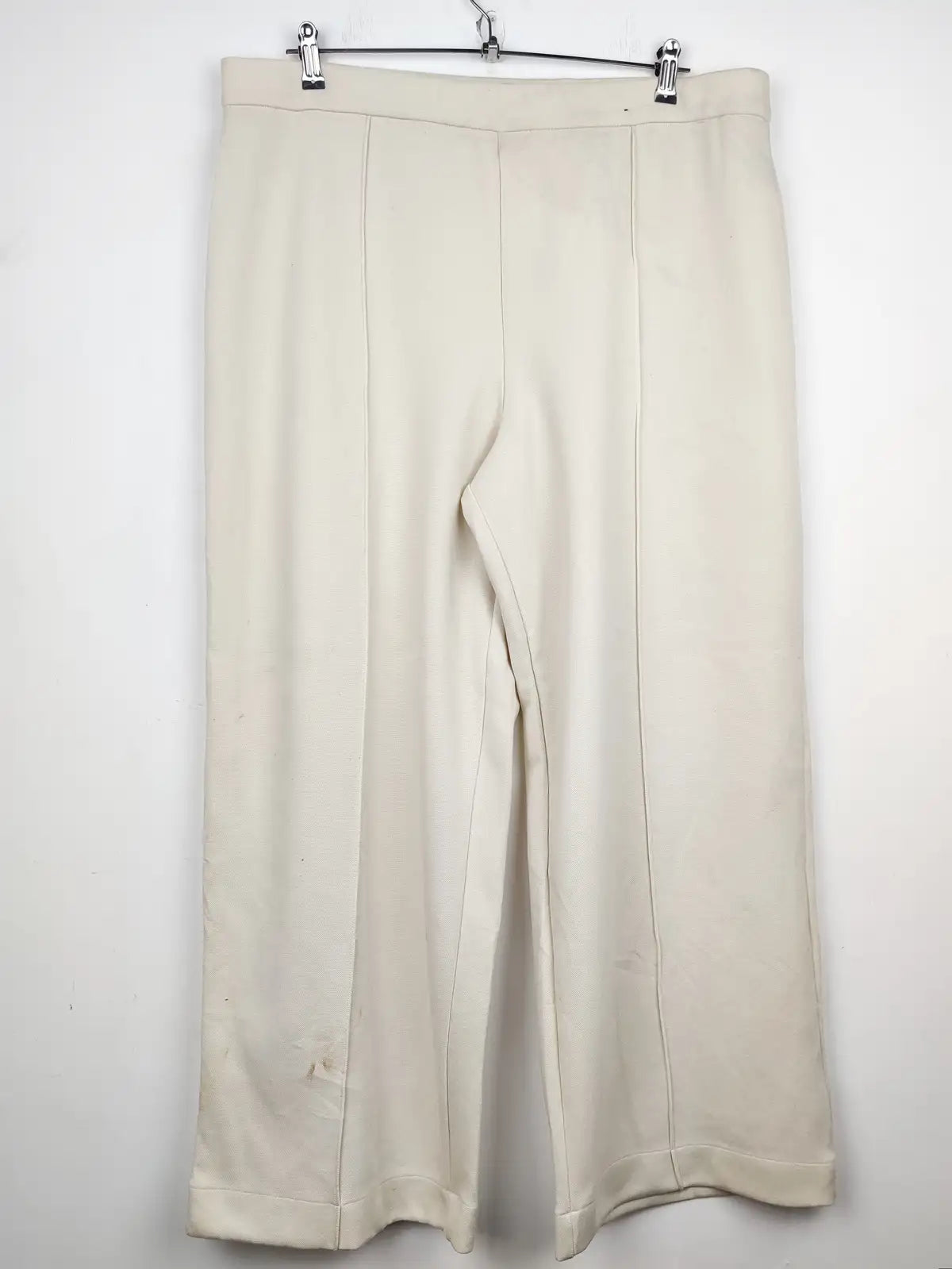 Buy online pre-used pre-loved 100% authentic & Original branded Marks & Spencer (TT-1433) available in Pakistan. Top international brands avilable.