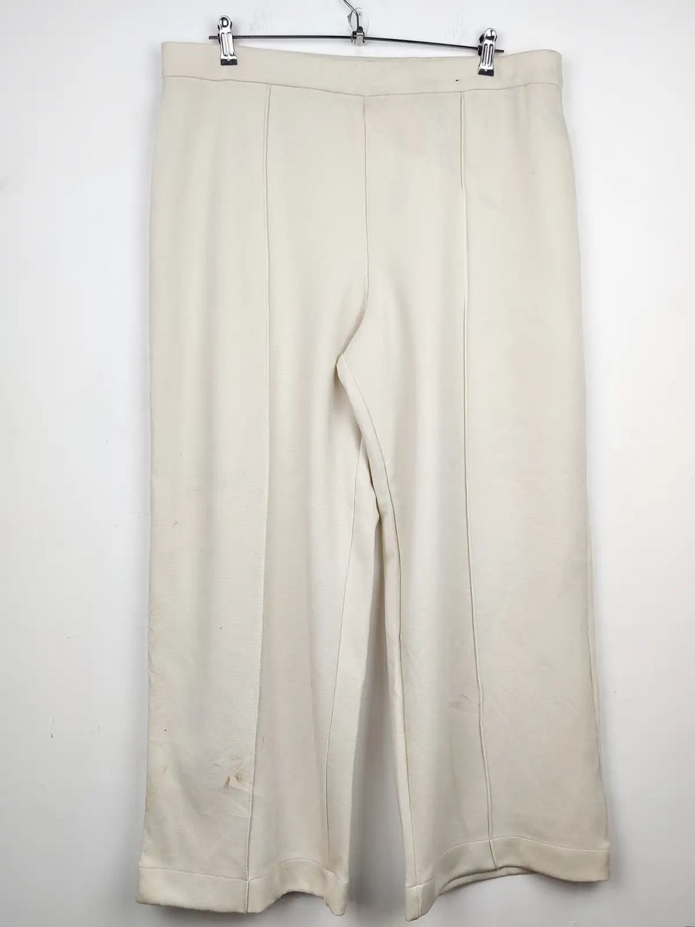 Buy online pre-used pre-loved 100% authentic & Original branded Marks & Spencer (TT-1433) available in Pakistan. Top international brands avilable.