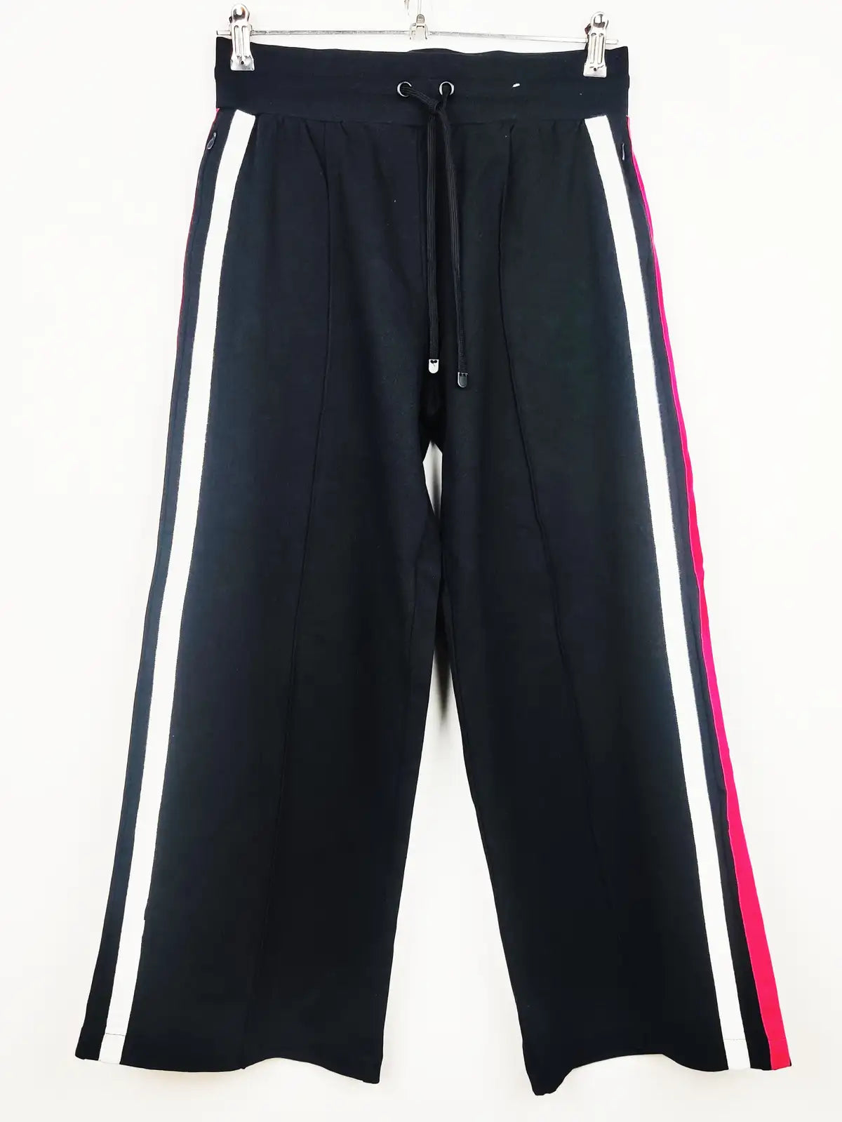 Buy online pre-used pre-loved 100% authentic & Original branded Unknown Brand (TT-1439) available in Pakistan. Top international brands avilable.