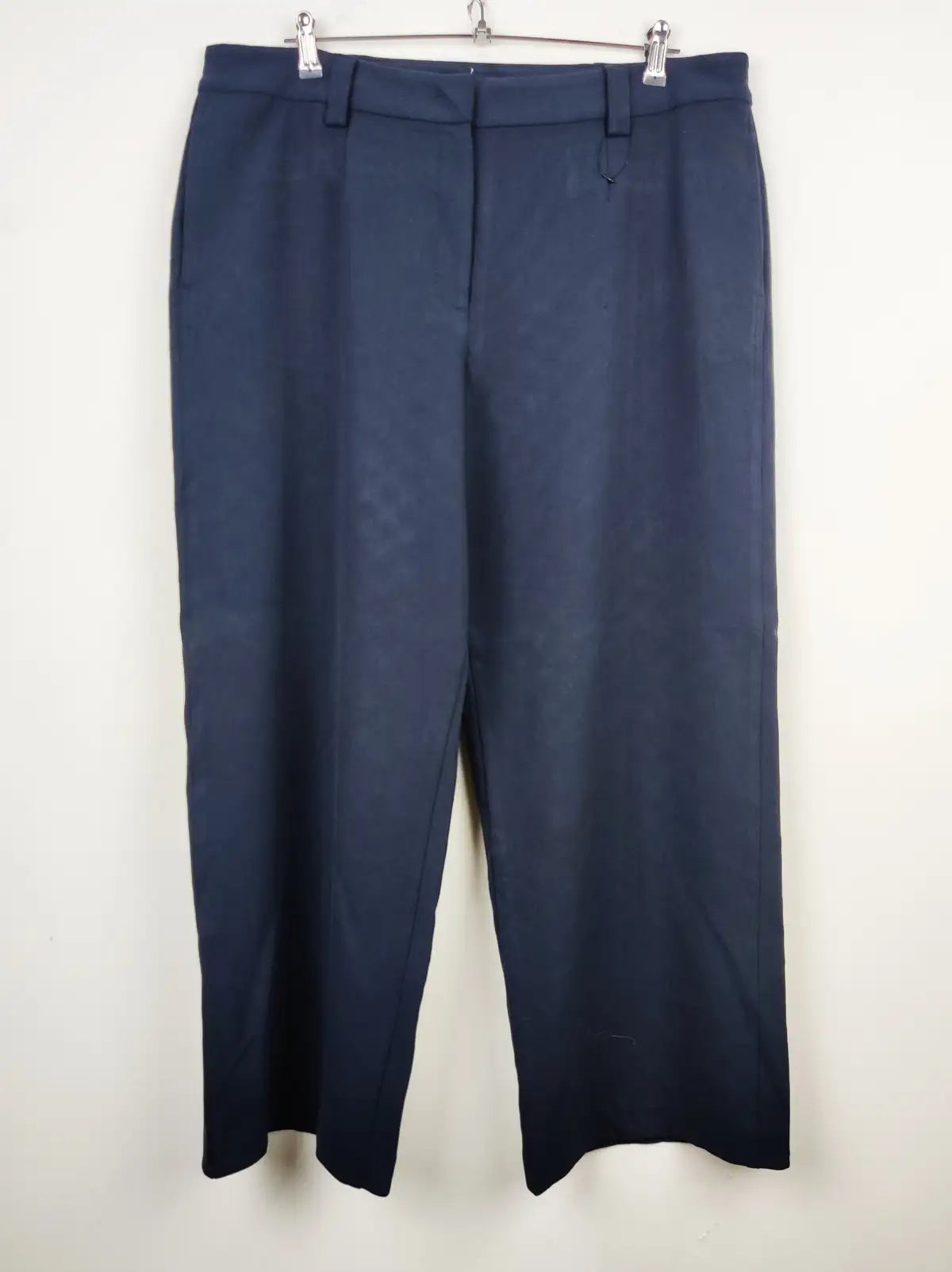 Buy online pre-used pre-loved 100% authentic & Original branded Marks & Spencer (TT-1466) available in Pakistan. Top international brands avilable.