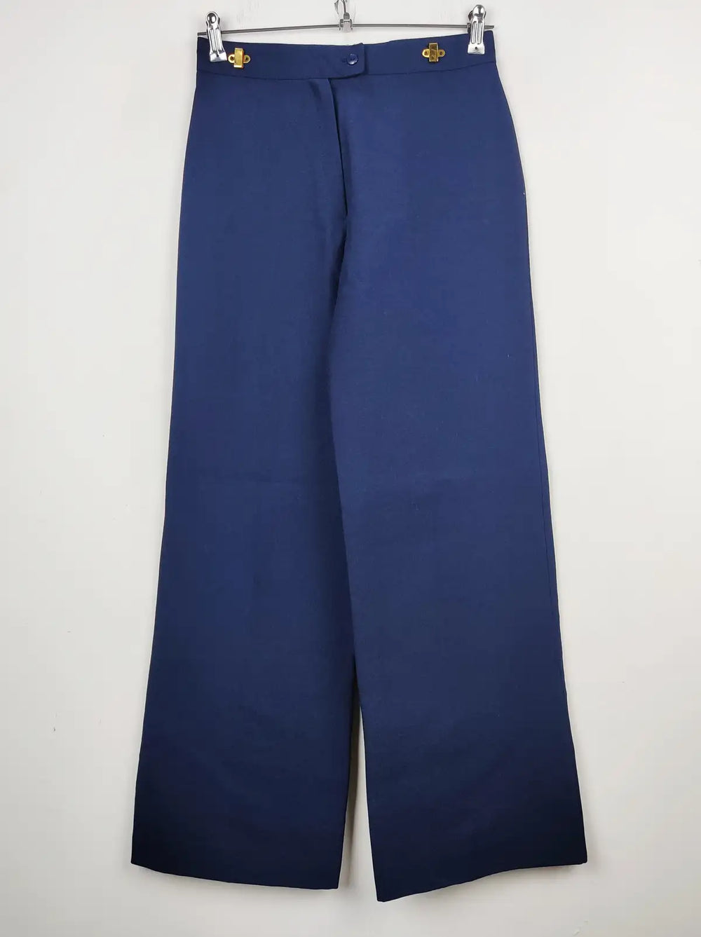 Buy online pre-used pre-loved 100% authentic & Original branded Martin Pecheur (TT-1469) available in Pakistan. Top international brands avilable.