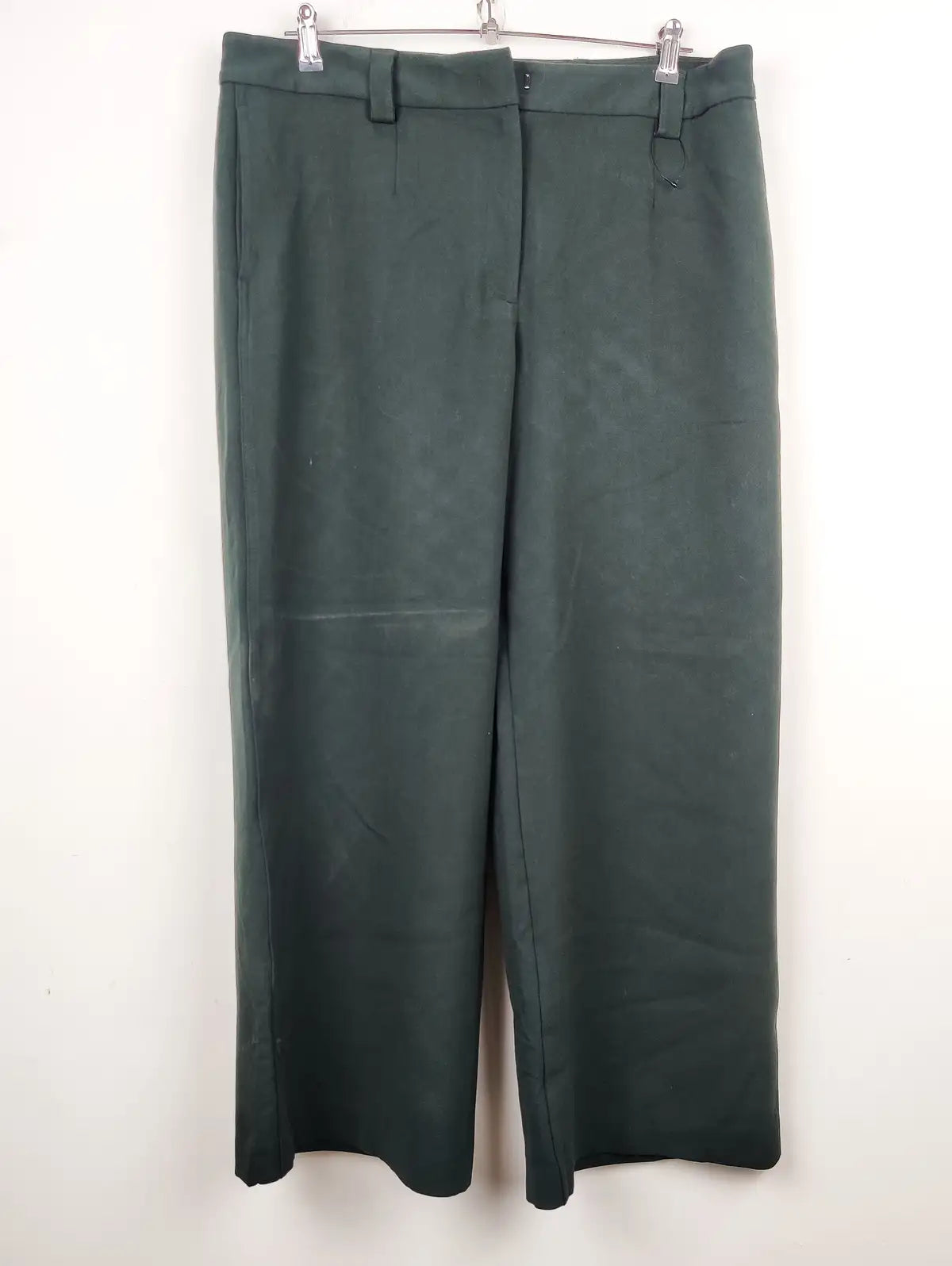 Buy online pre-used pre-loved 100% authentic & Original branded Marks & Spencer (TT-1470) available in Pakistan. Top international brands avilable.