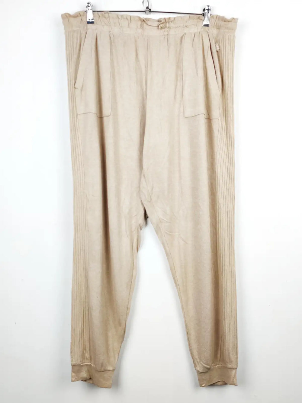 Buy online pre-used pre-loved 100% authentic & Original branded Primark (TT-1474) available in Pakistan. Top international brands avilable.