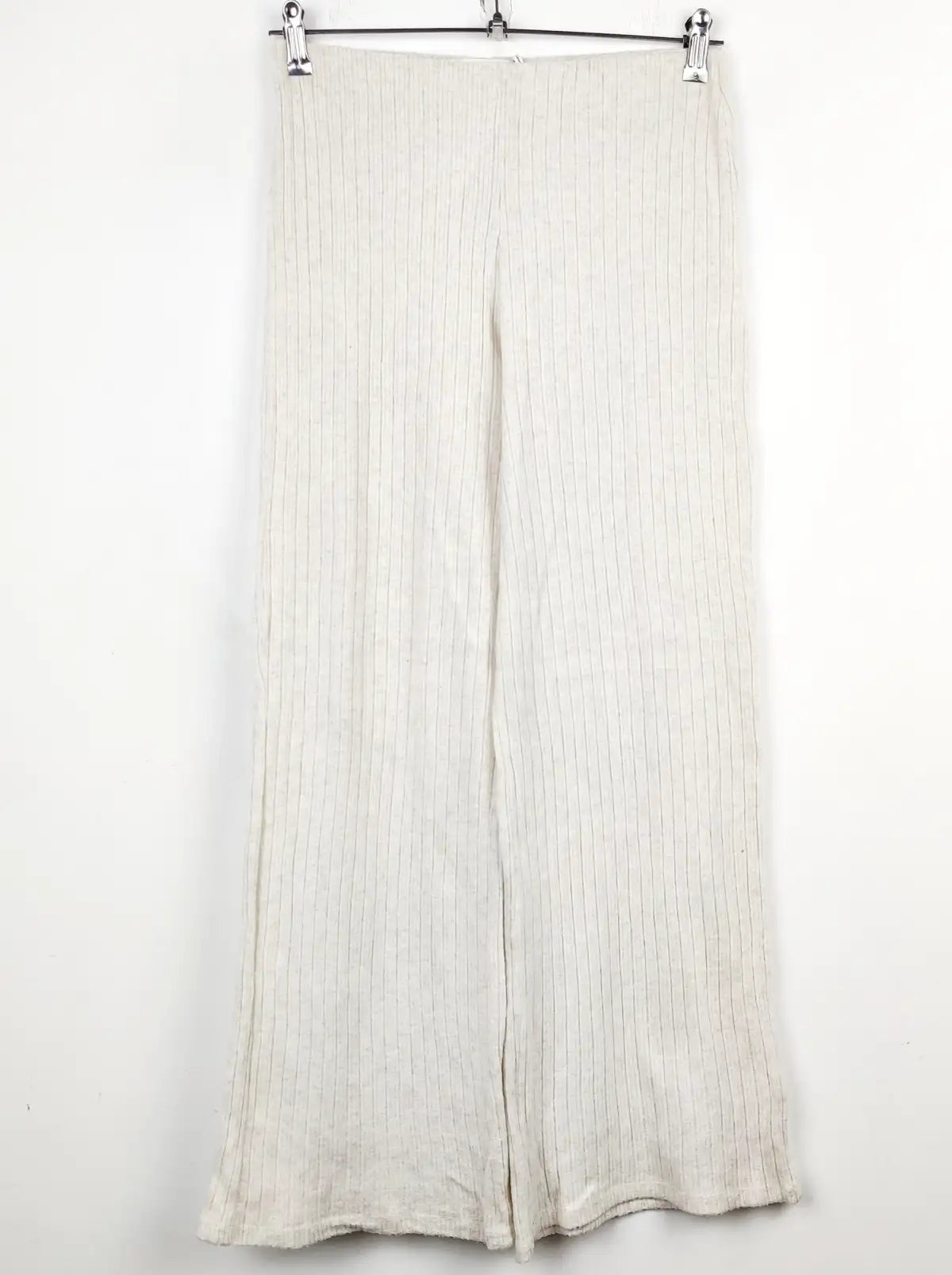 Buy online pre-used pre-loved 100% authentic & Original branded Pull&Bear (TT-1475) available in Pakistan. Top international brands avilable.