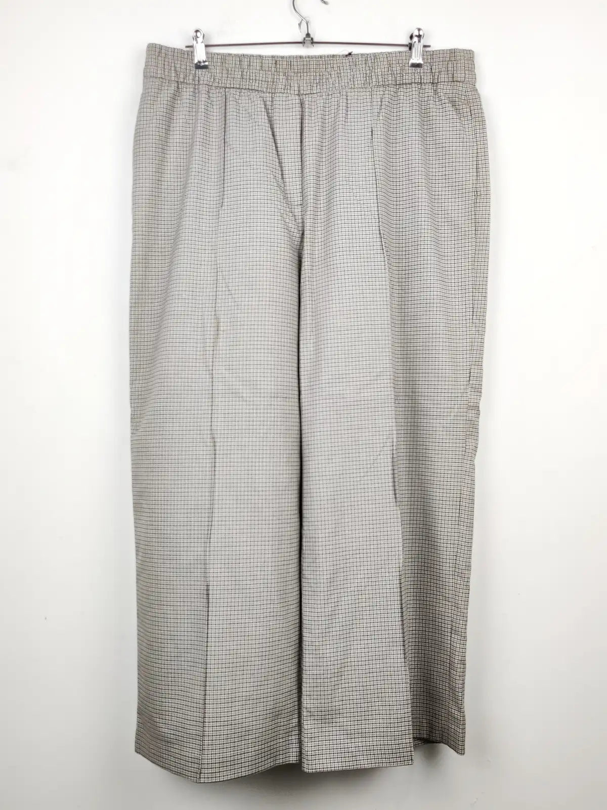 Buy online pre-used pre-loved 100% authentic & Original branded Marks & Spencer (TT-1510) available in Pakistan. Top international brands avilable.