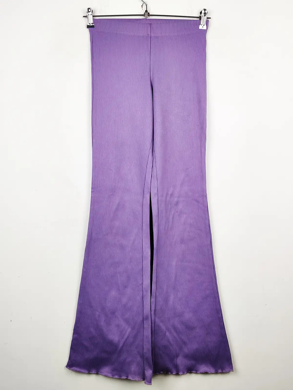 Buy online pre-used pre-loved 100% authentic & Original branded H&M (TT-1519) available in Pakistan. Top international brands avilable.