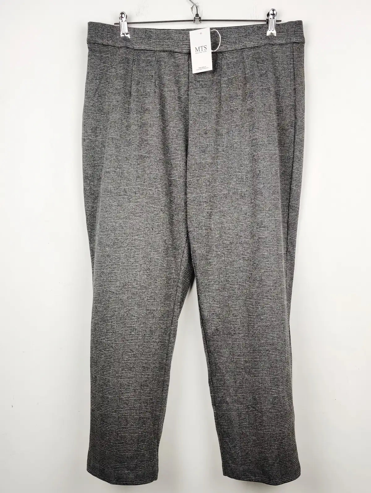 Buy online pre-used pre-loved 100% authentic & Original branded Marks & Spencer (TT-1531) available in Pakistan. Top international brands avilable.