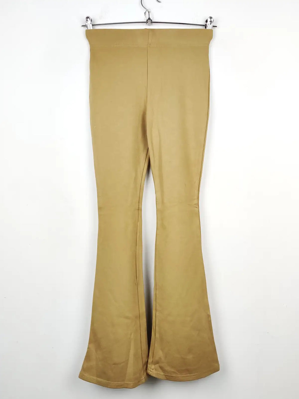 Buy online pre-used pre-loved 100% authentic & Original branded Unknown Brand (TT-1532) available in Pakistan. Top international brands avilable.