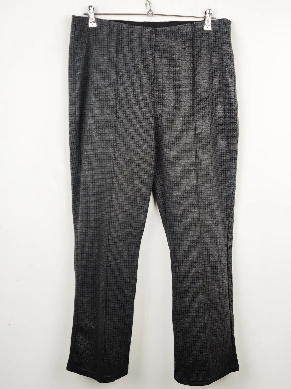 Buy online pre-used pre-loved 100% authentic & Original branded Straight Leg (TT-1533) available in Pakistan. Top international brands avilable.