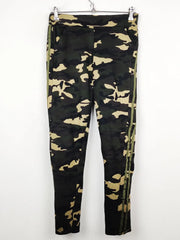 Buy online pre-used pre-loved 100% authentic & Original branded Unknown Brand (TT-1540) available in Pakistan. Top international brands avilable.