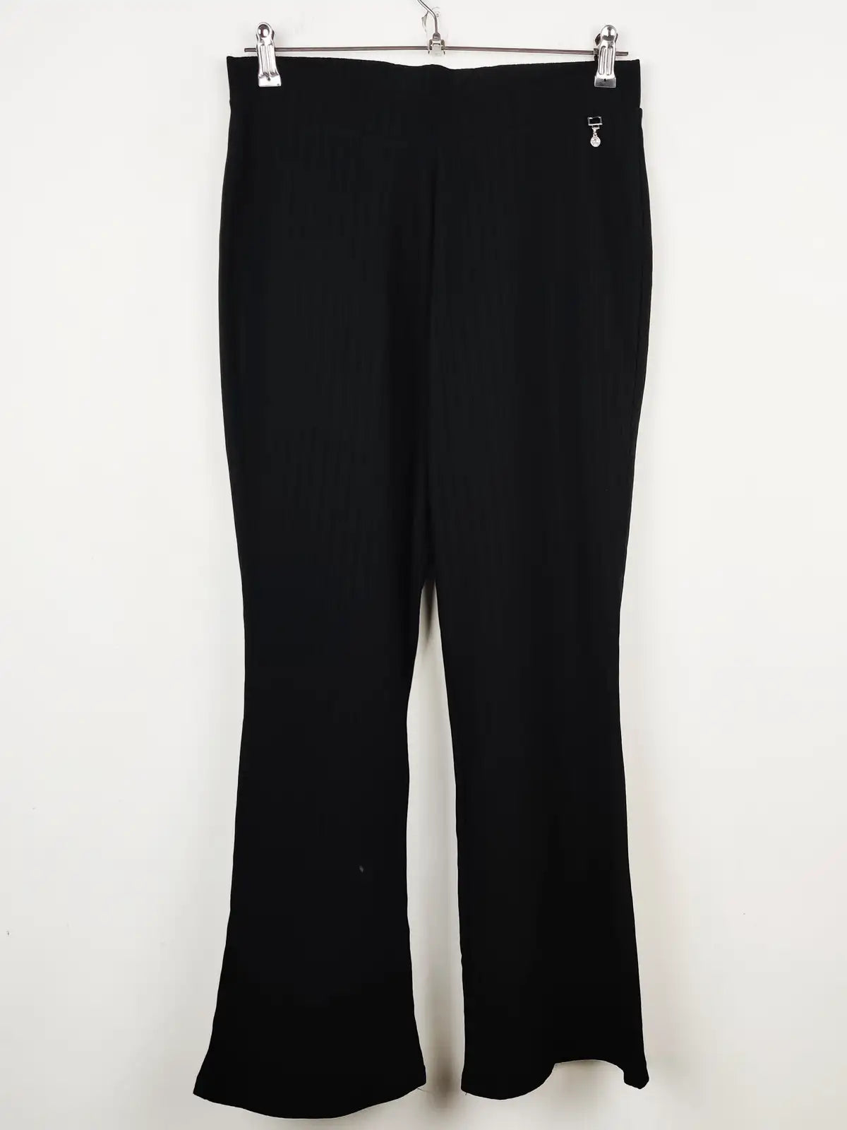 Buy online pre-used pre-loved 100% authentic & Original branded Papaya (TT-1541) available in Pakistan. Top international brands avilable.