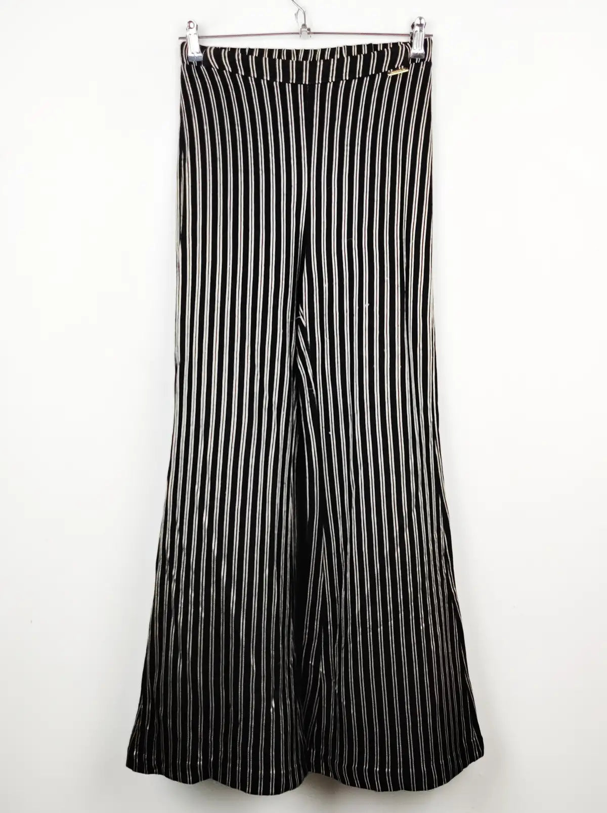 Buy online pre-used pre-loved 100% authentic & Original branded Tensione In (TT-1551) available in Pakistan. Top international brands avilable.