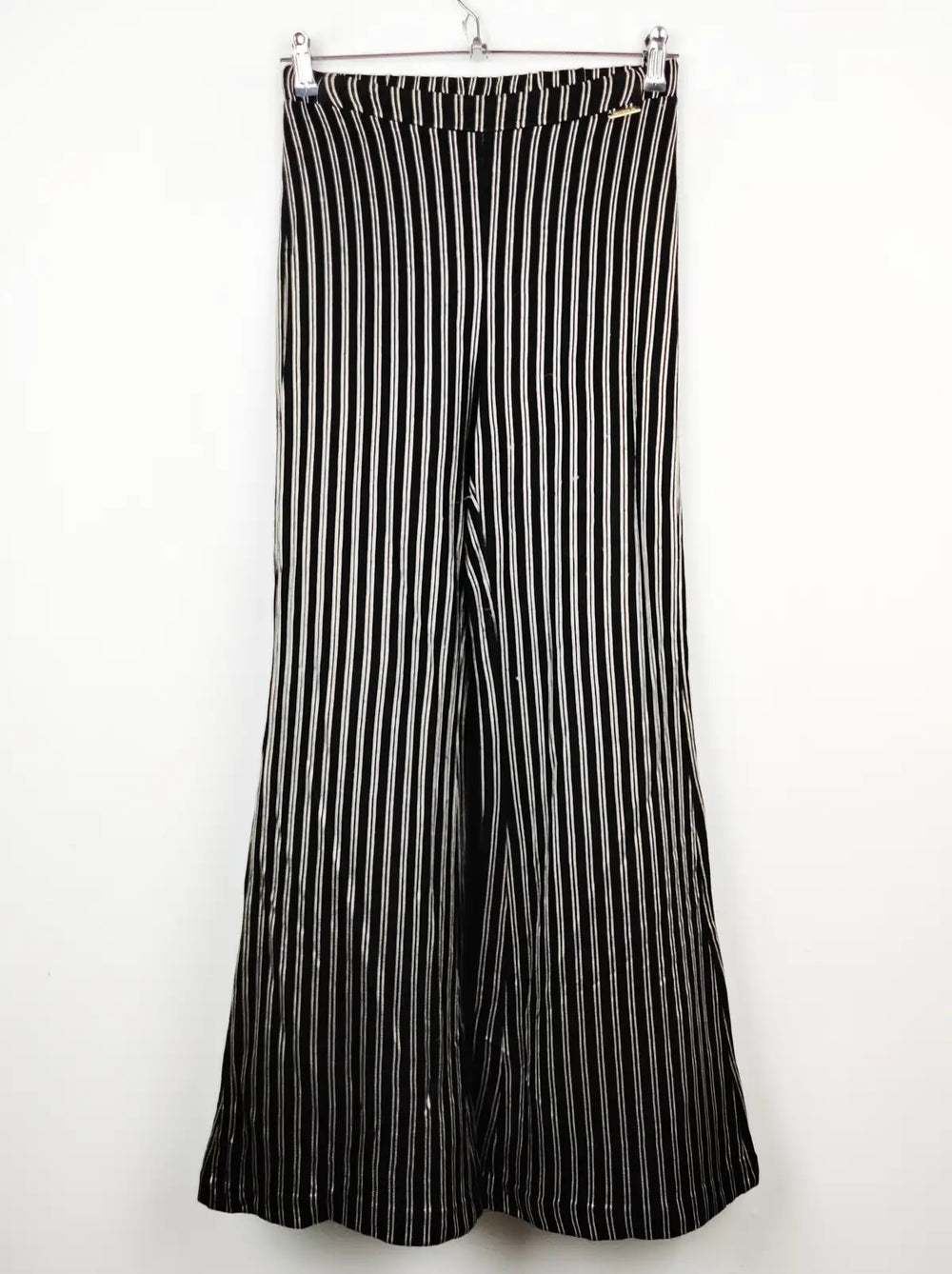 Buy online pre-used pre-loved 100% authentic & Original branded Tensione In (TT-1551) available in Pakistan. Top international brands avilable.