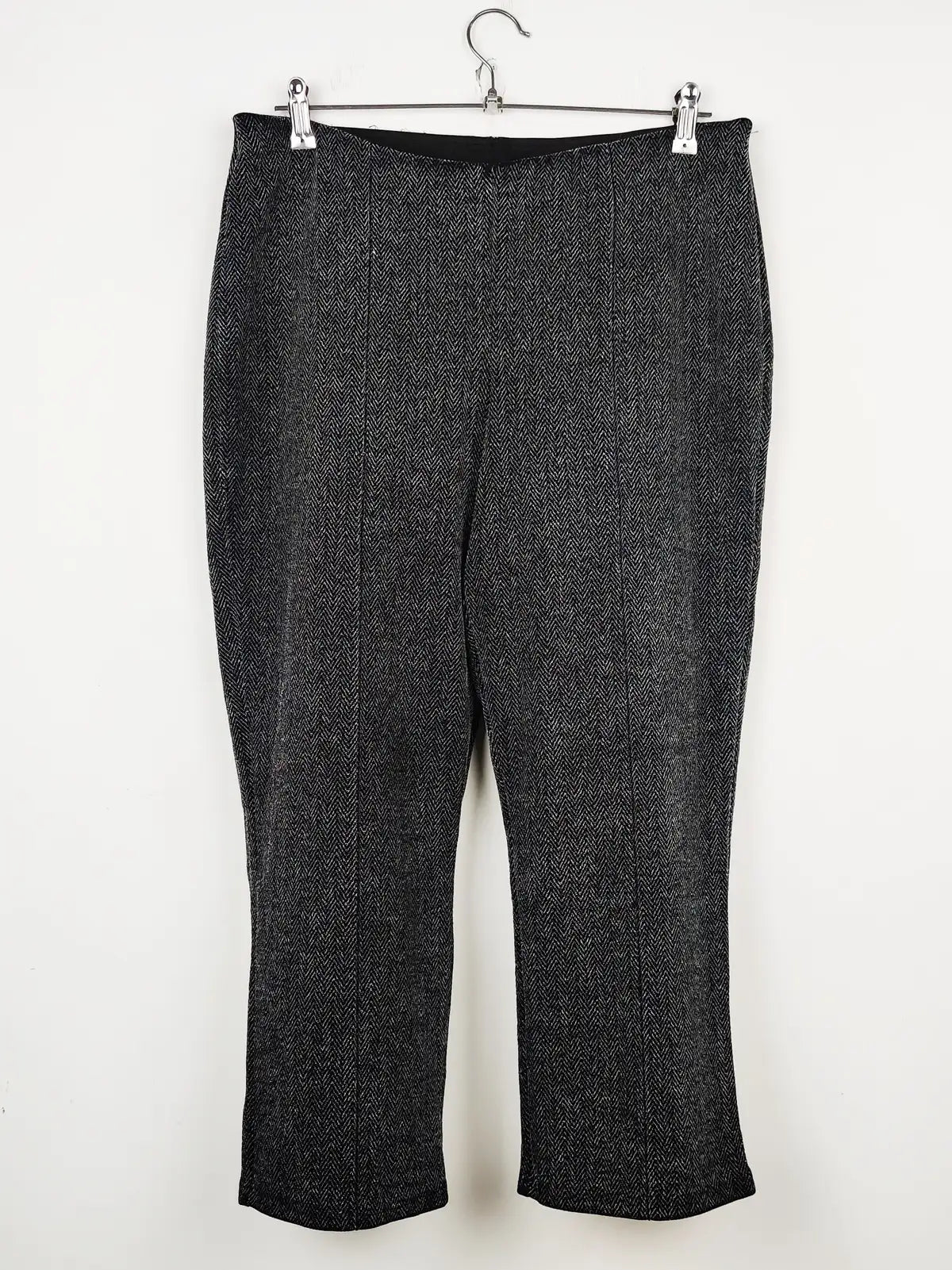 Buy online pre-used pre-loved 100% authentic & Original branded Straight Leg (TT-1554) available in Pakistan. Top international brands avilable.