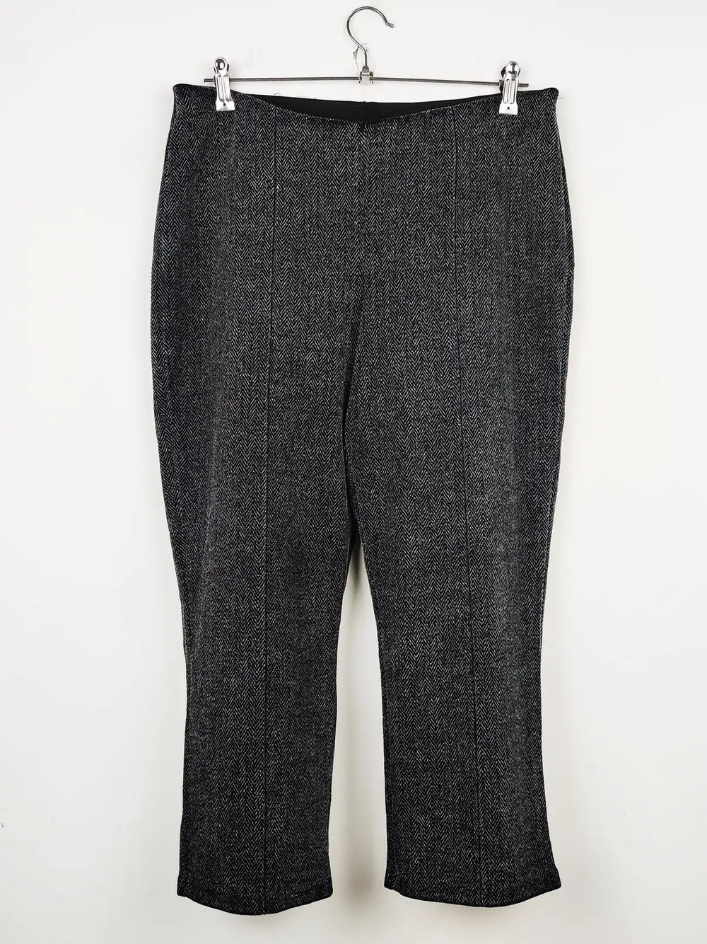 Buy online pre-used pre-loved 100% authentic & Original branded Straight Leg (TT-1554) available in Pakistan. Top international brands avilable.