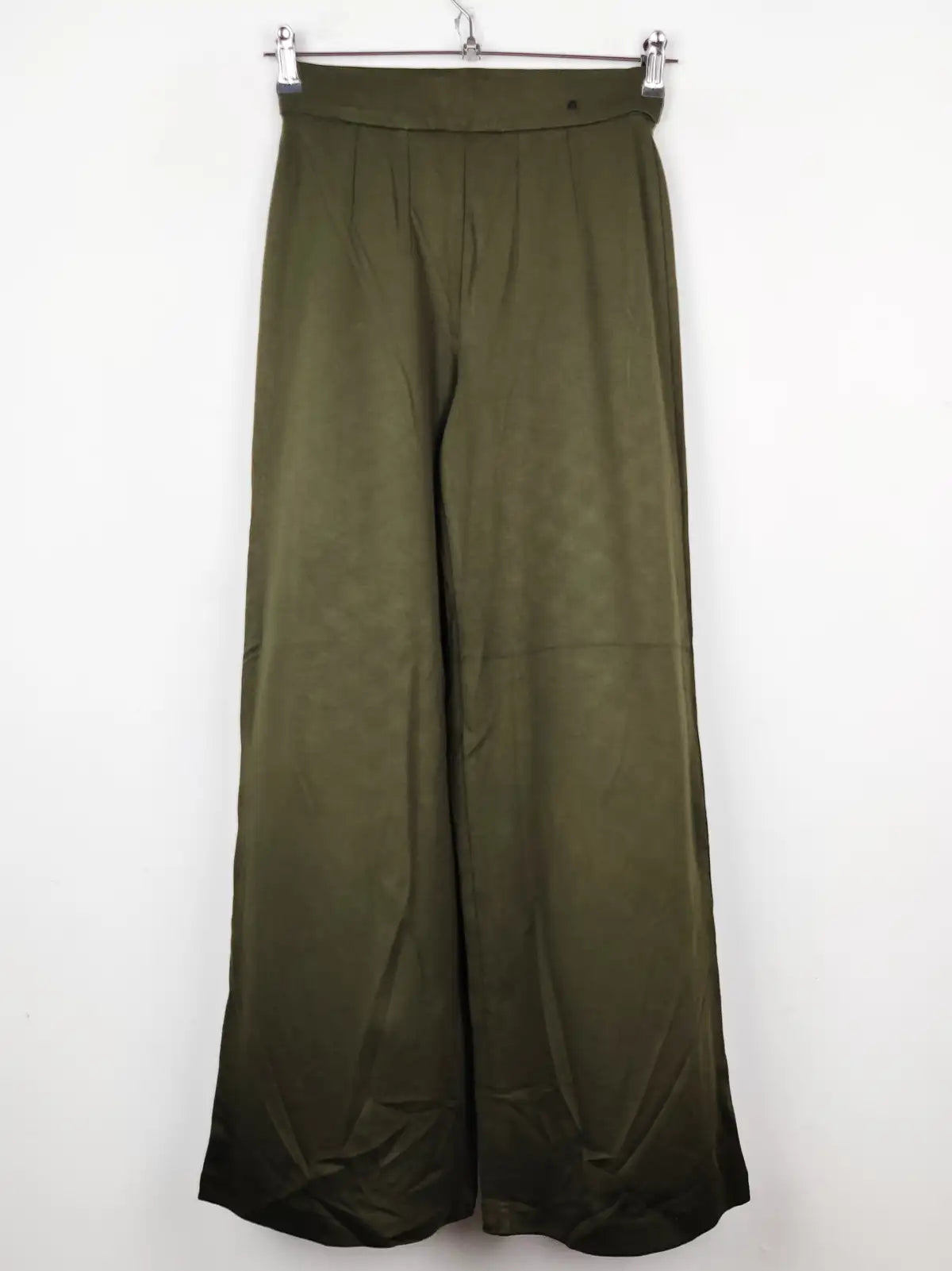 Buy online pre-used pre-loved 100% authentic & Original branded Marks & Spencer (TT-1557) available in Pakistan. Top international brands avilable.