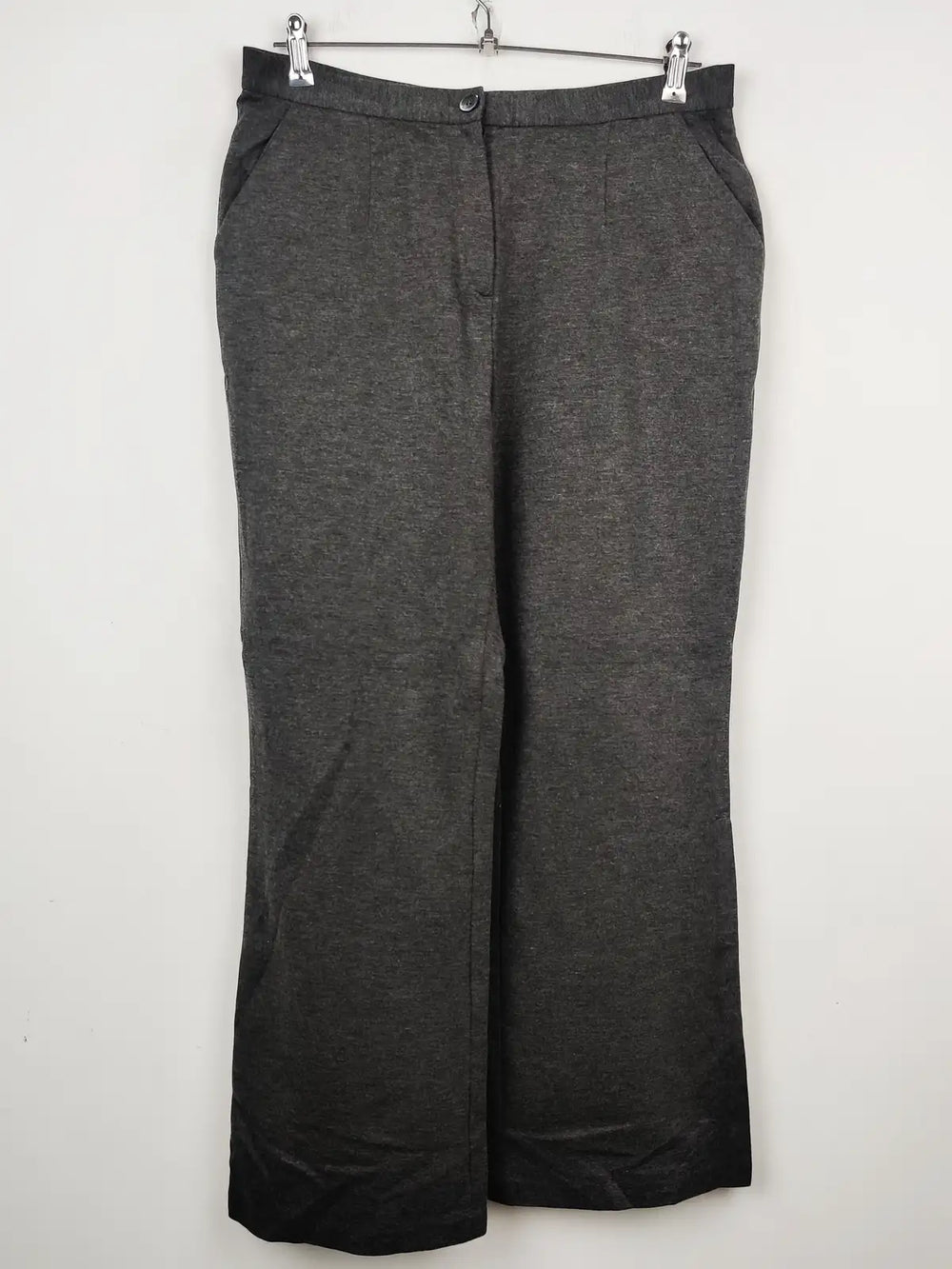 Buy online pre-used pre-loved 100% authentic & Original branded David Nieper (TT-1566) available in Pakistan. Top international brands avilable.