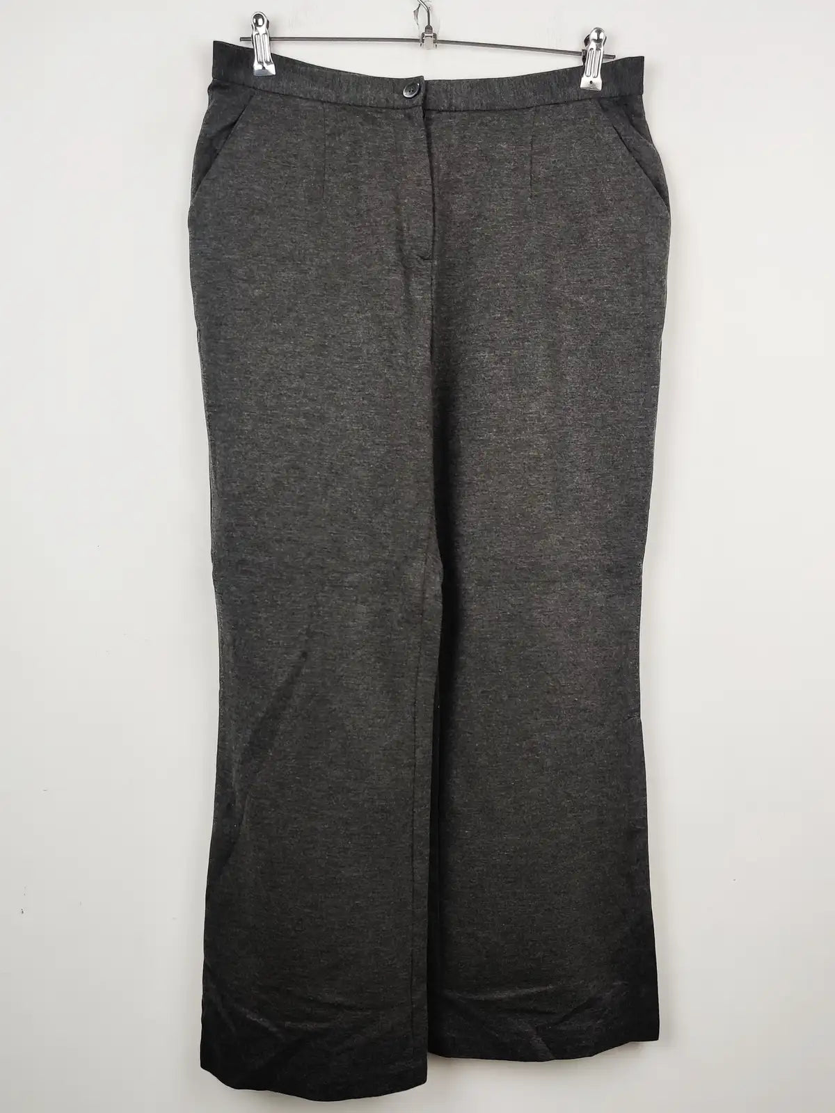 Buy online pre-used pre-loved 100% authentic & Original branded David Nieper (TT-1566) available in Pakistan. Top international brands avilable.