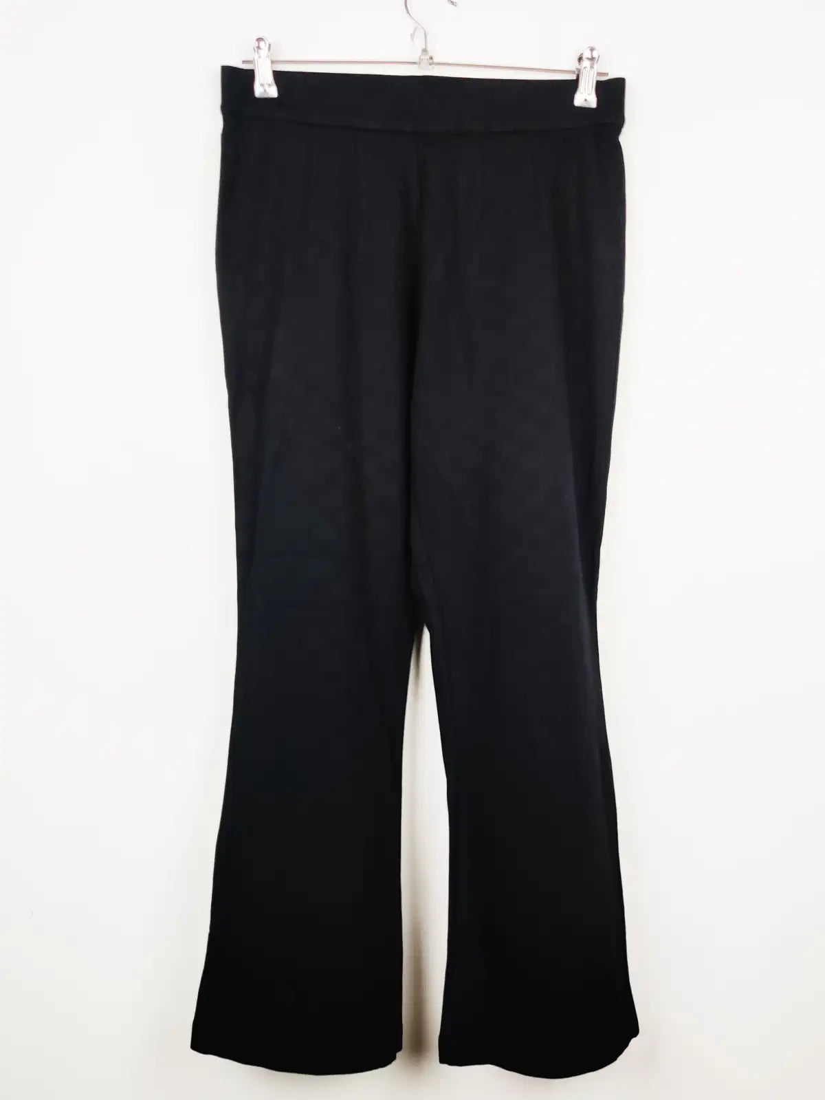 Buy online pre-used pre-loved 100% authentic & Original branded Unknown Brand (TT-1567) available in Pakistan. Top international brands avilable.