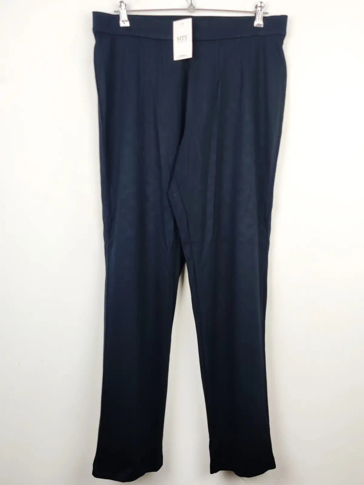 Buy online pre-used pre-loved 100% authentic & Original branded Marks & Spencer (TT-1568) available in Pakistan. Top international brands avilable.