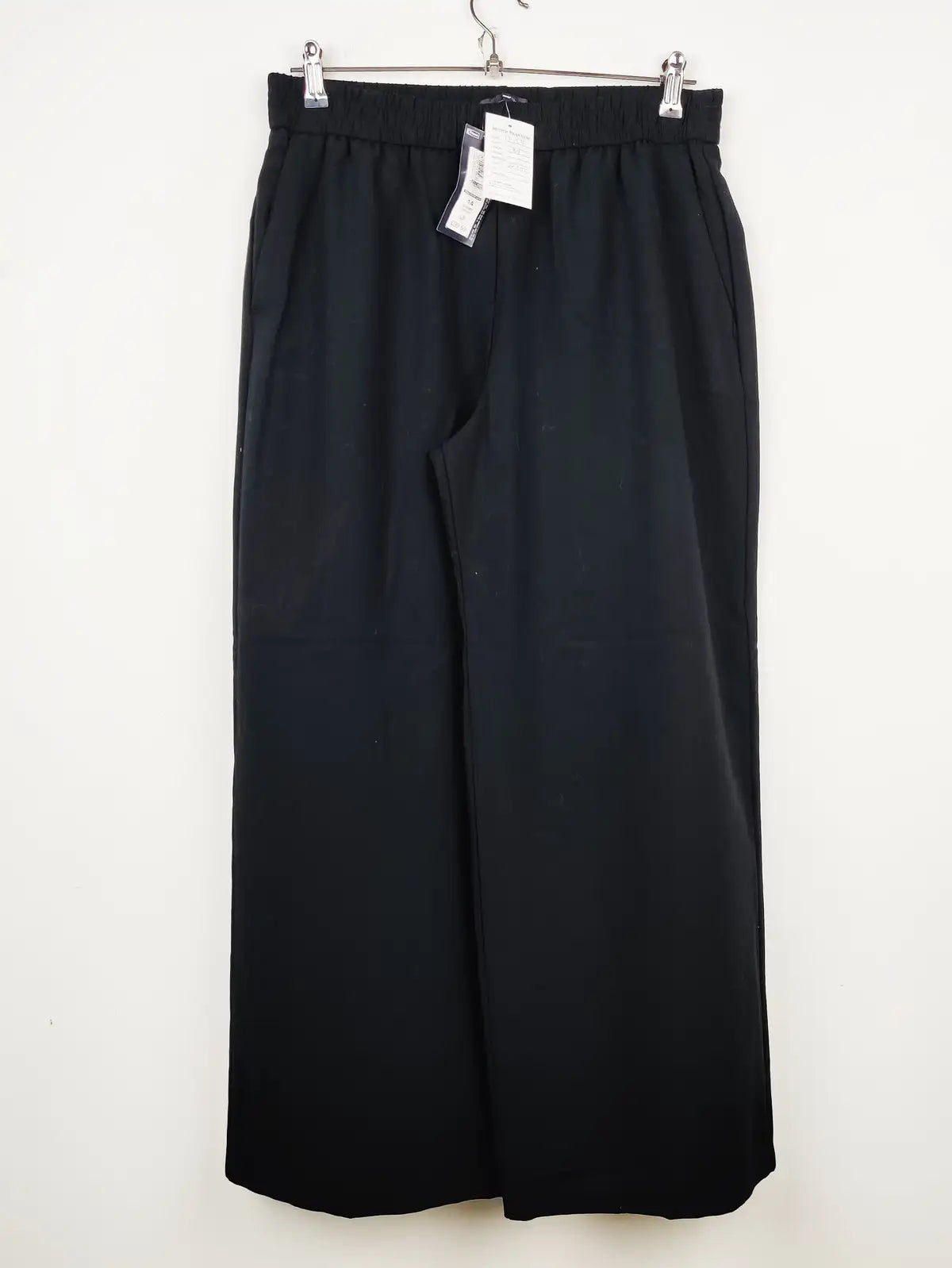 Buy online pre-used pre-loved 100% authentic & Original branded Marks & Spencer (TT-1571) available in Pakistan. Top international brands avilable.