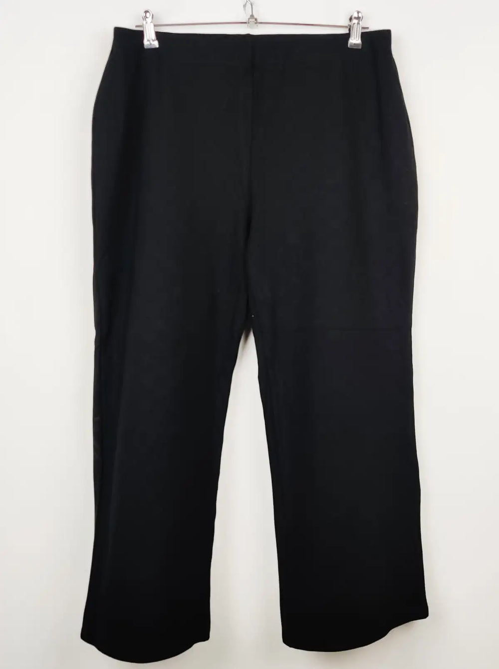 Buy online pre-used pre-loved 100% authentic & Original branded Damart (TT-1586) available in Pakistan. Top international brands avilable.