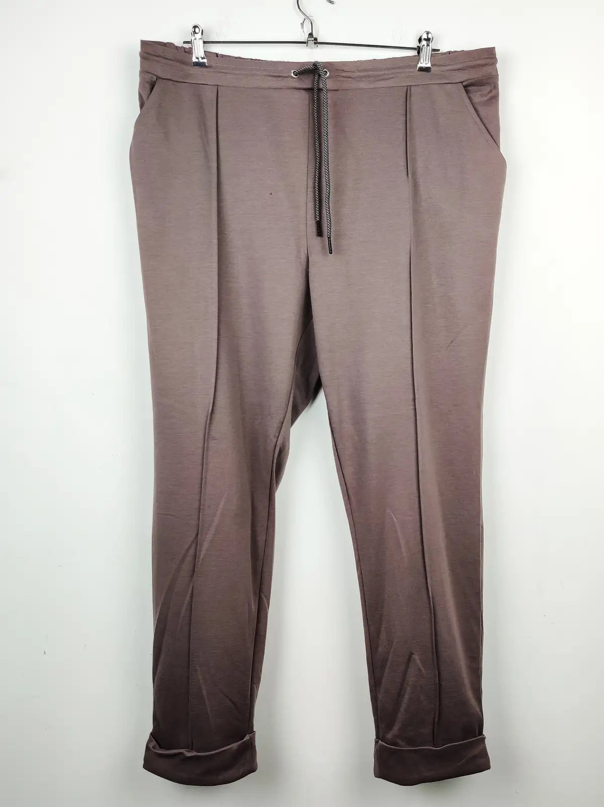 Buy online pre-used pre-loved 100% authentic & Original branded Unknown Brand (TT-1593) available in Pakistan. Top international brands avilable.