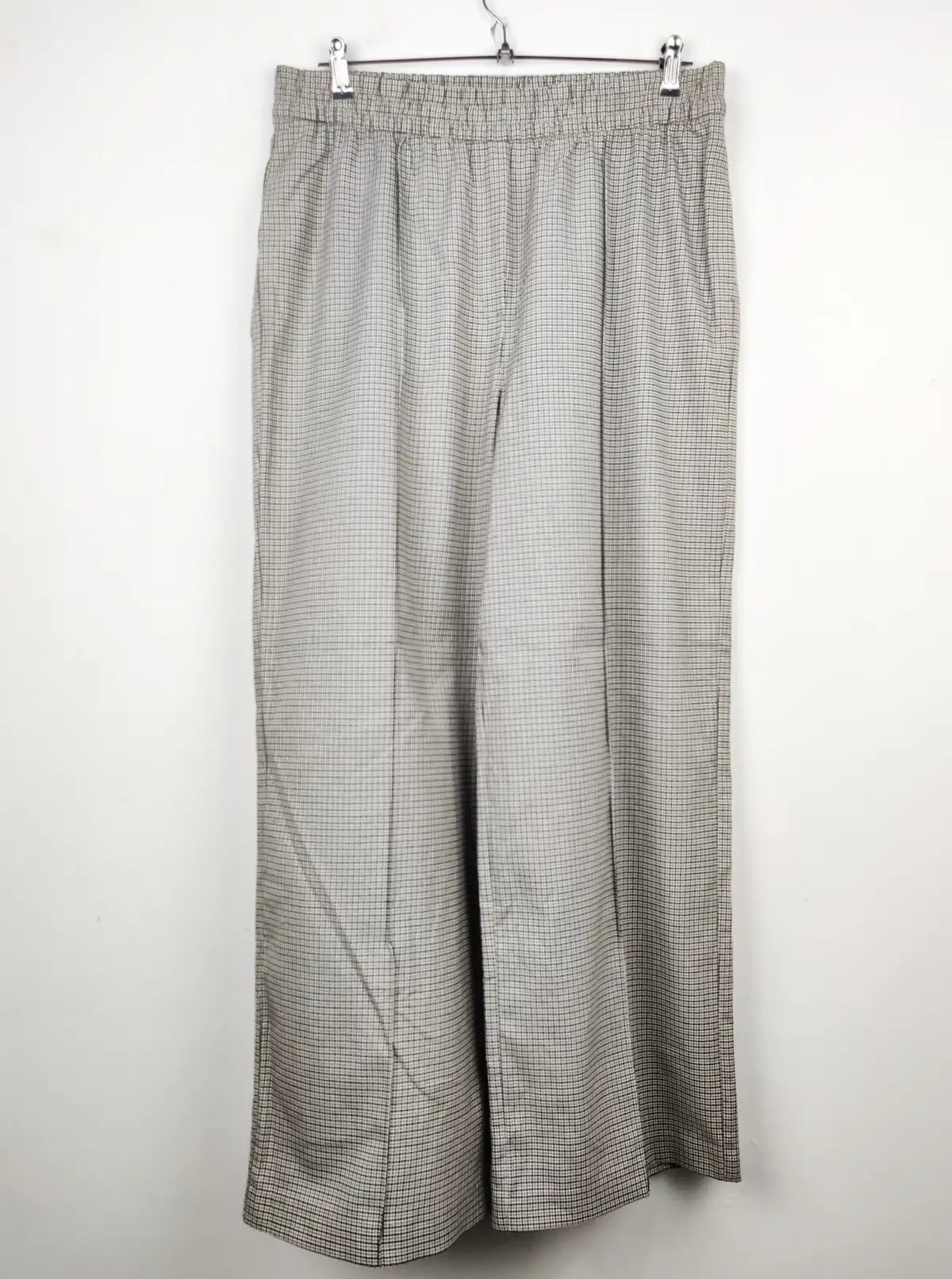 Buy online pre-used pre-loved 100% authentic & Original branded Marks & Spencer (TT-1597) available in Pakistan. Top international brands avilable.