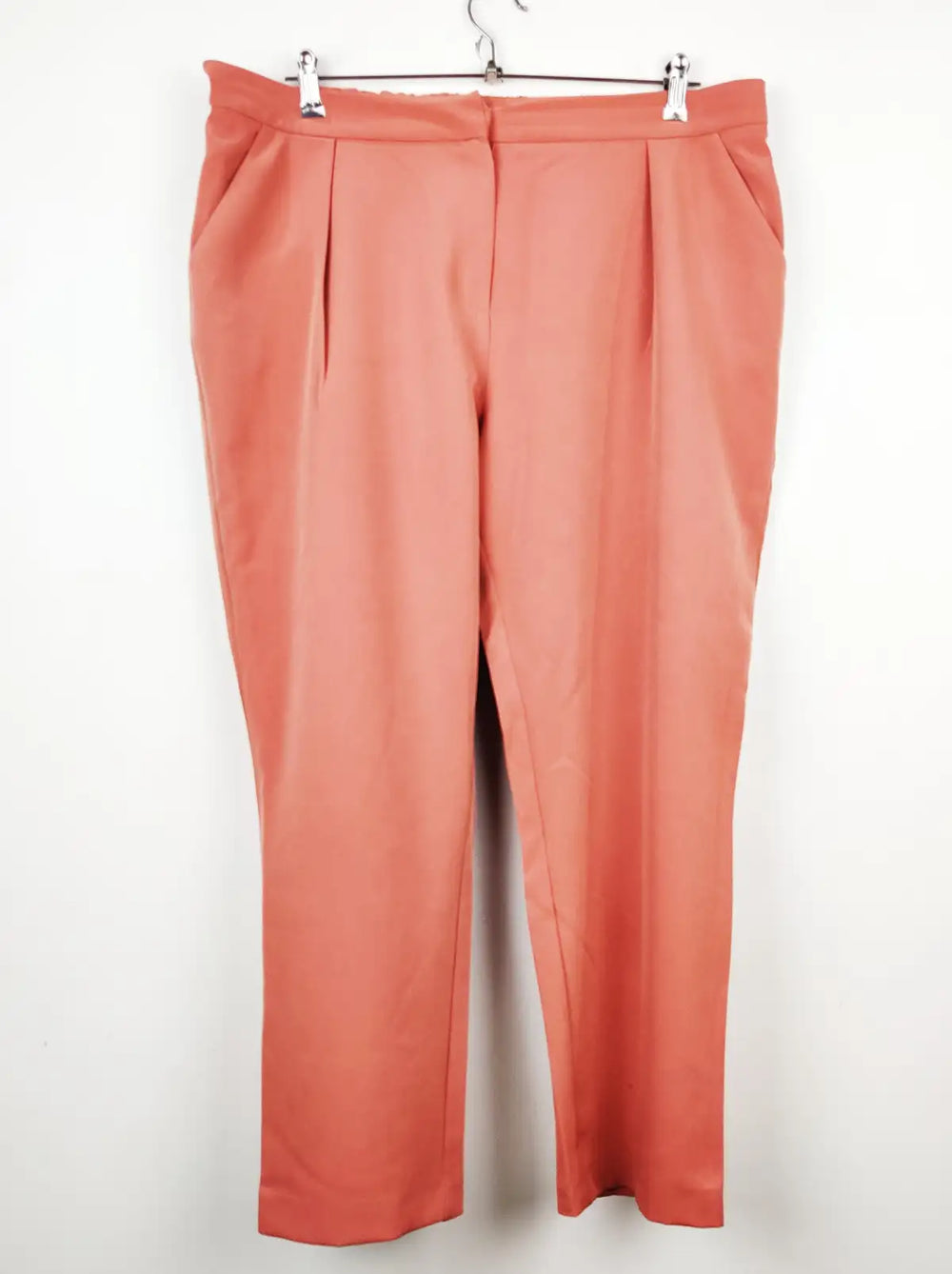 Buy online pre-used pre-loved 100% authentic & Original branded Dorothy Perkins (TT-1602) available in Pakistan. Top international brands avilable.