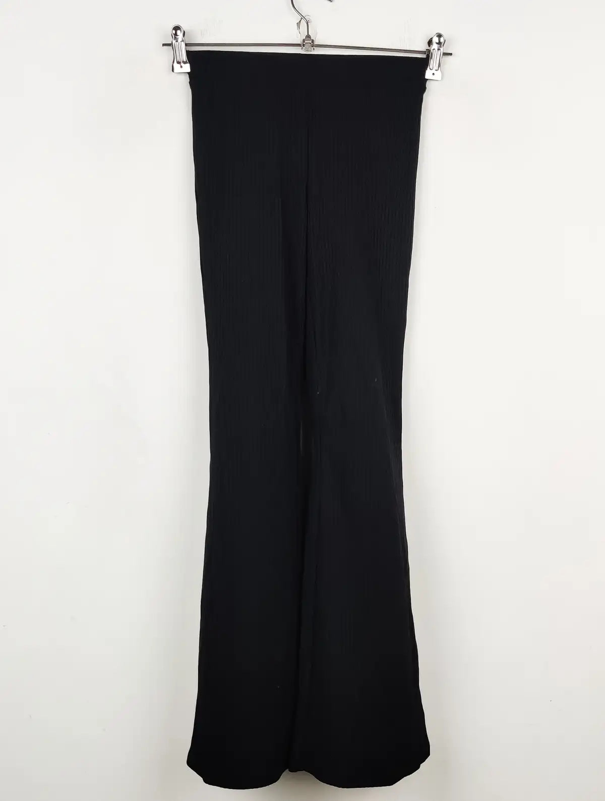 Buy online pre-used pre-loved 100% authentic & Original branded H&M (TT-1612) available in Pakistan. Top international brands avilable.