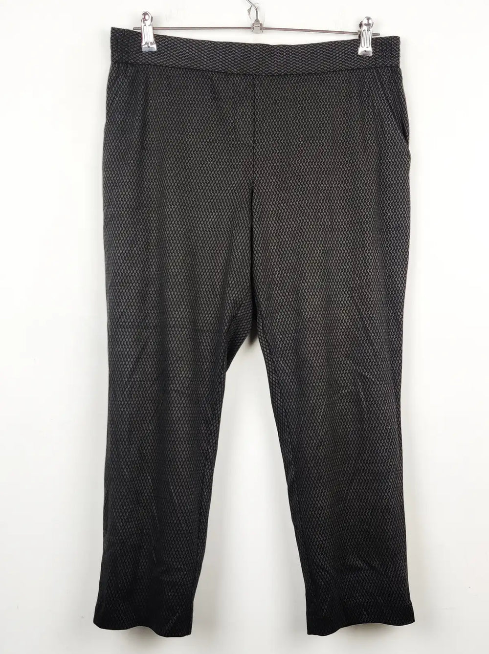 Buy online pre-used pre-loved 100% authentic & Original branded Classic (TT-1616) available in Pakistan. Top international brands avilable.