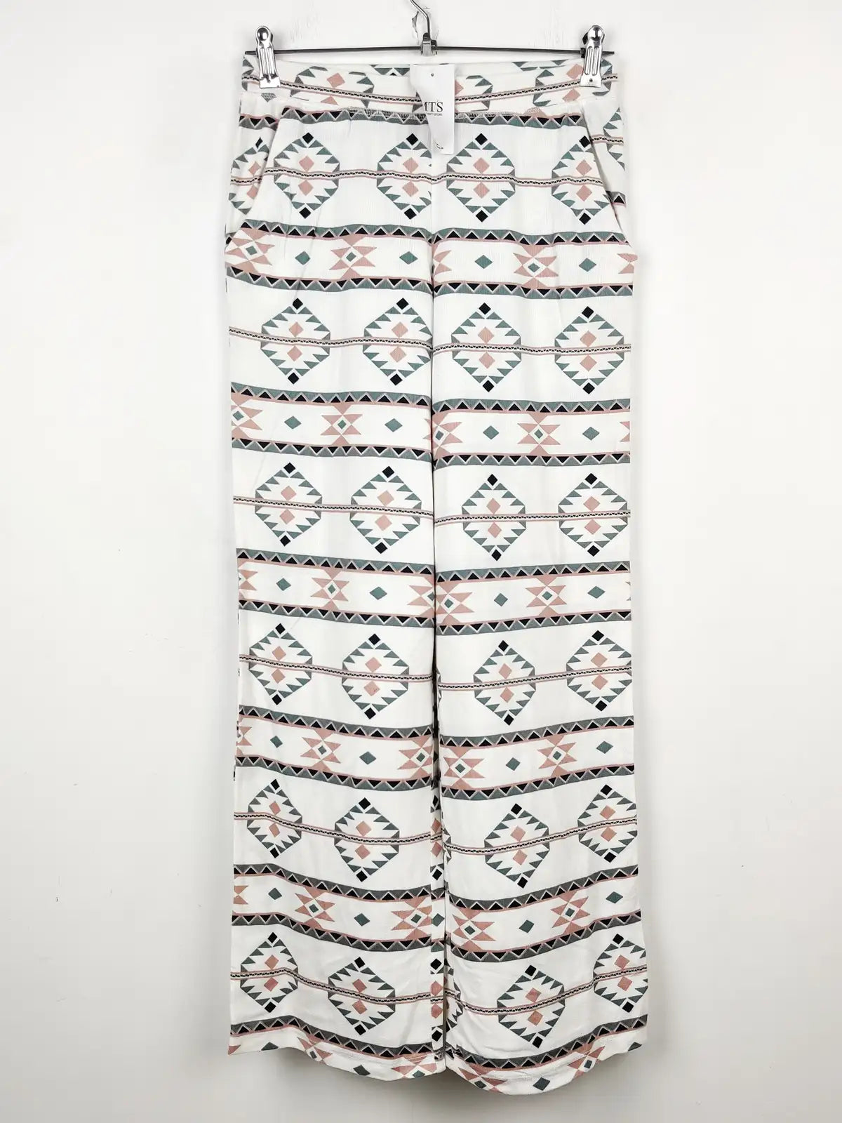 Buy online pre-used pre-loved 100% authentic & Original branded Primark (TT-1623) available in Pakistan. Top international brands avilable.