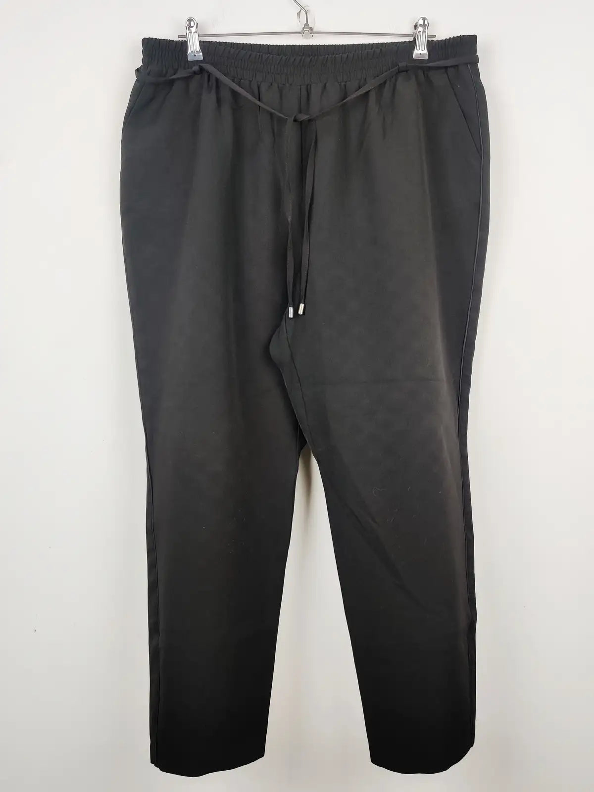 Buy online pre-used pre-loved 100% authentic & Original branded George (TT-1632) available in Pakistan. Top international brands avilable.