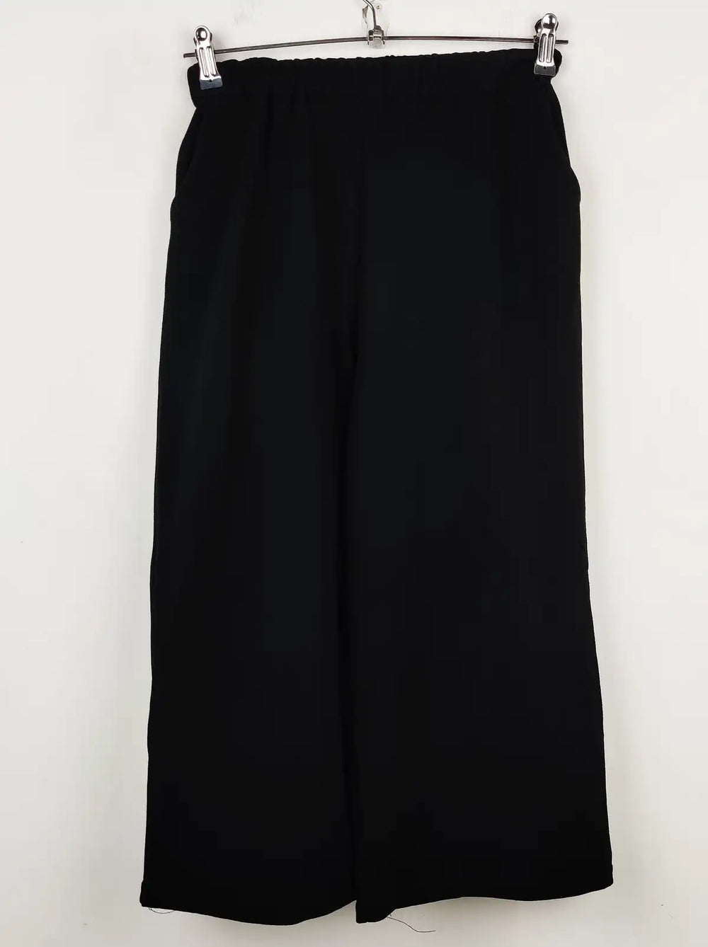 Buy online pre-used pre-loved 100% authentic & Original branded Unknown Brand (TT-1642) available in Pakistan. Top international brands avilable.