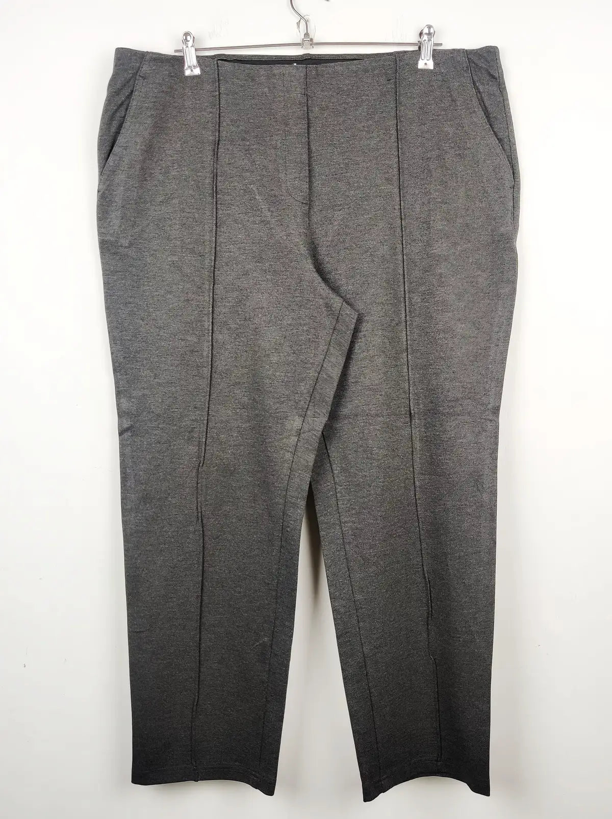 Buy online pre-used pre-loved 100% authentic & Original branded Unknown Brand (TT-1647) available in Pakistan. Top international brands avilable.