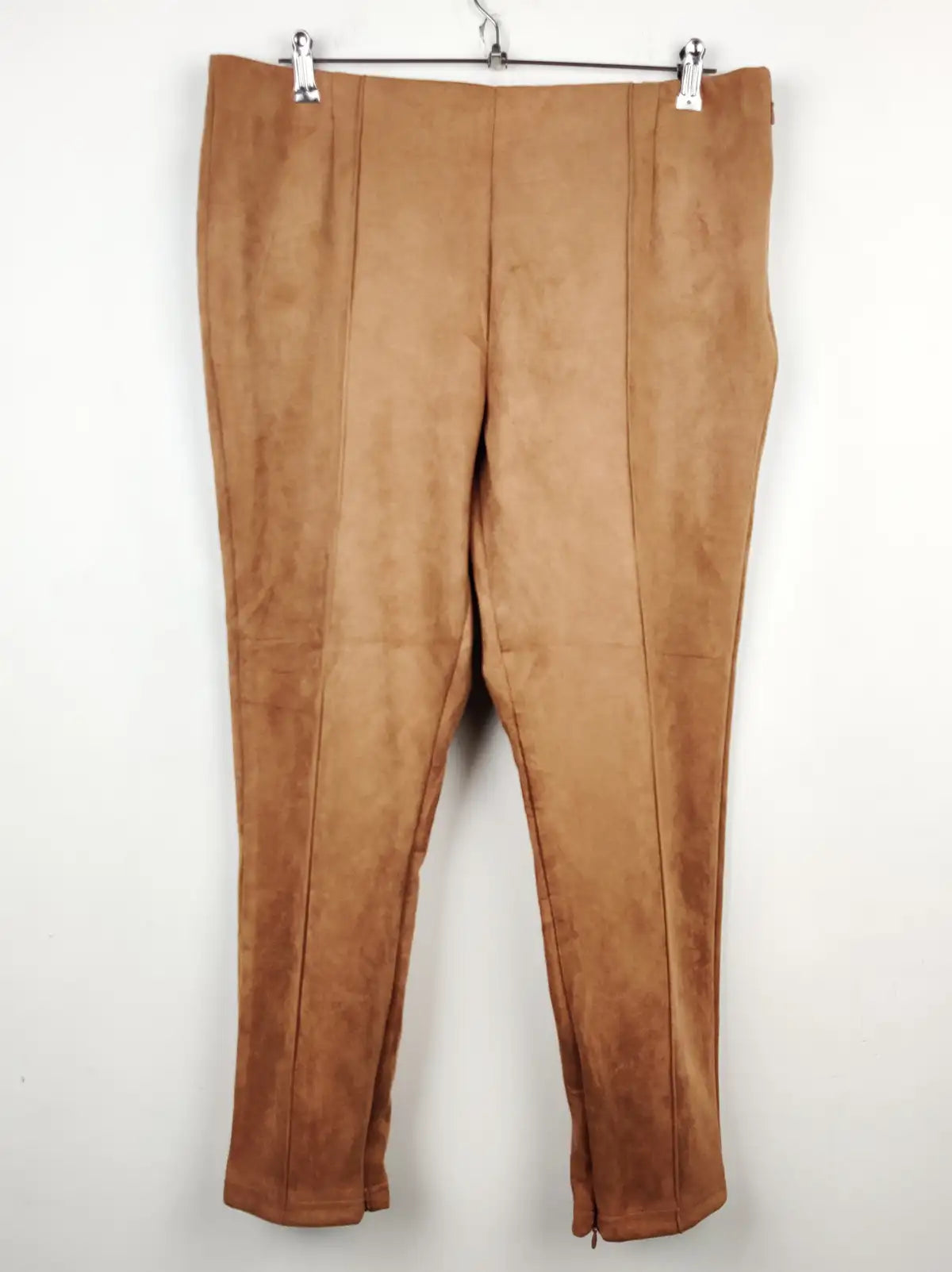 Buy online pre-used pre-loved 100% authentic & Original branded Primark (TT-1649) available in Pakistan. Top international brands avilable.