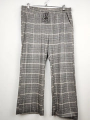 Buy online pre-used pre-loved 100% authentic & Original branded Next (TT-1657) available in Pakistan. Top international brands avilable.